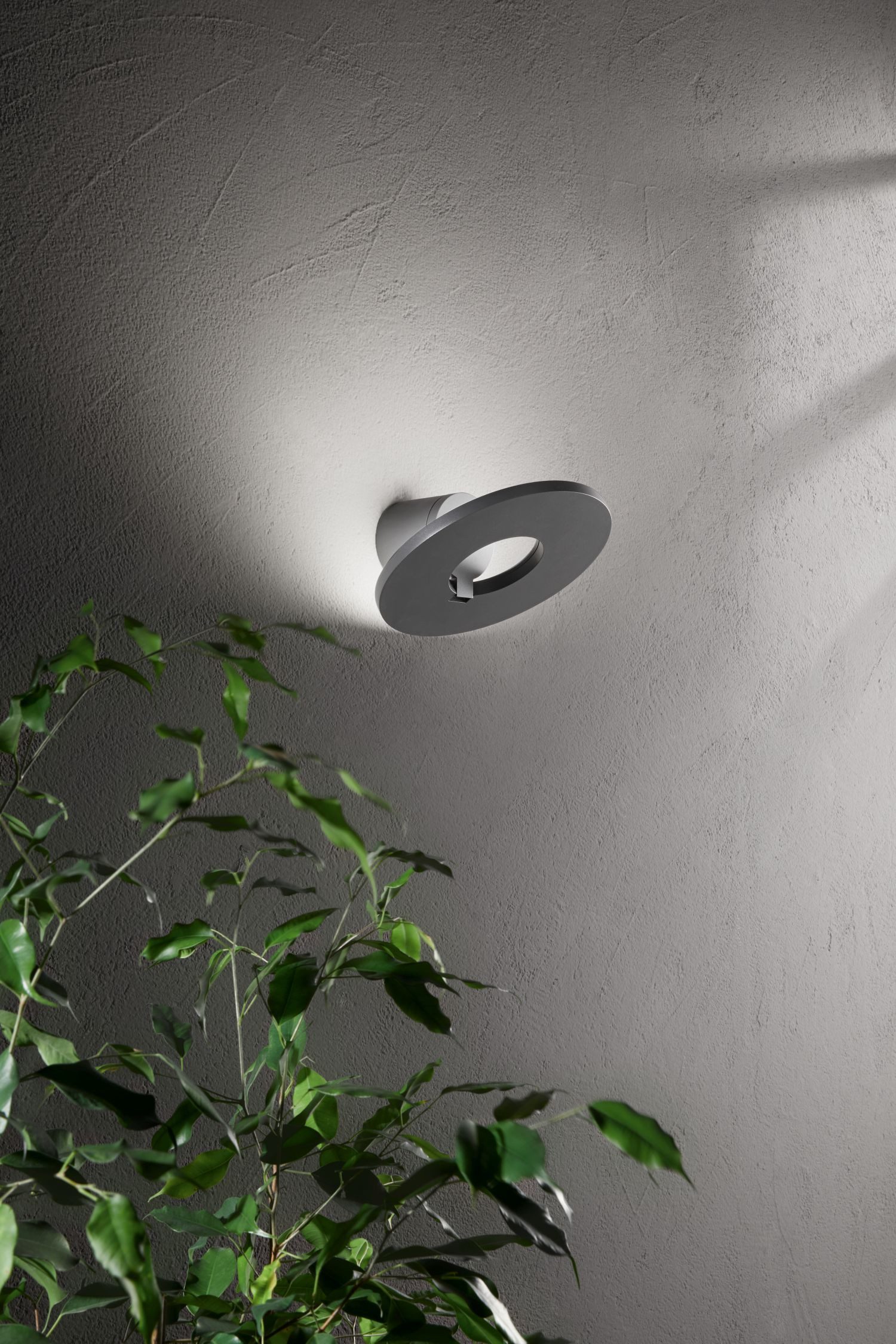 Licht-Erlebnisse Deckenstrahler ZUDA, LED fest integriert, Warmweiß, LED Aluminium verstellbar IP54 Dunkelgrau 3000 K 1309 lm Modern
