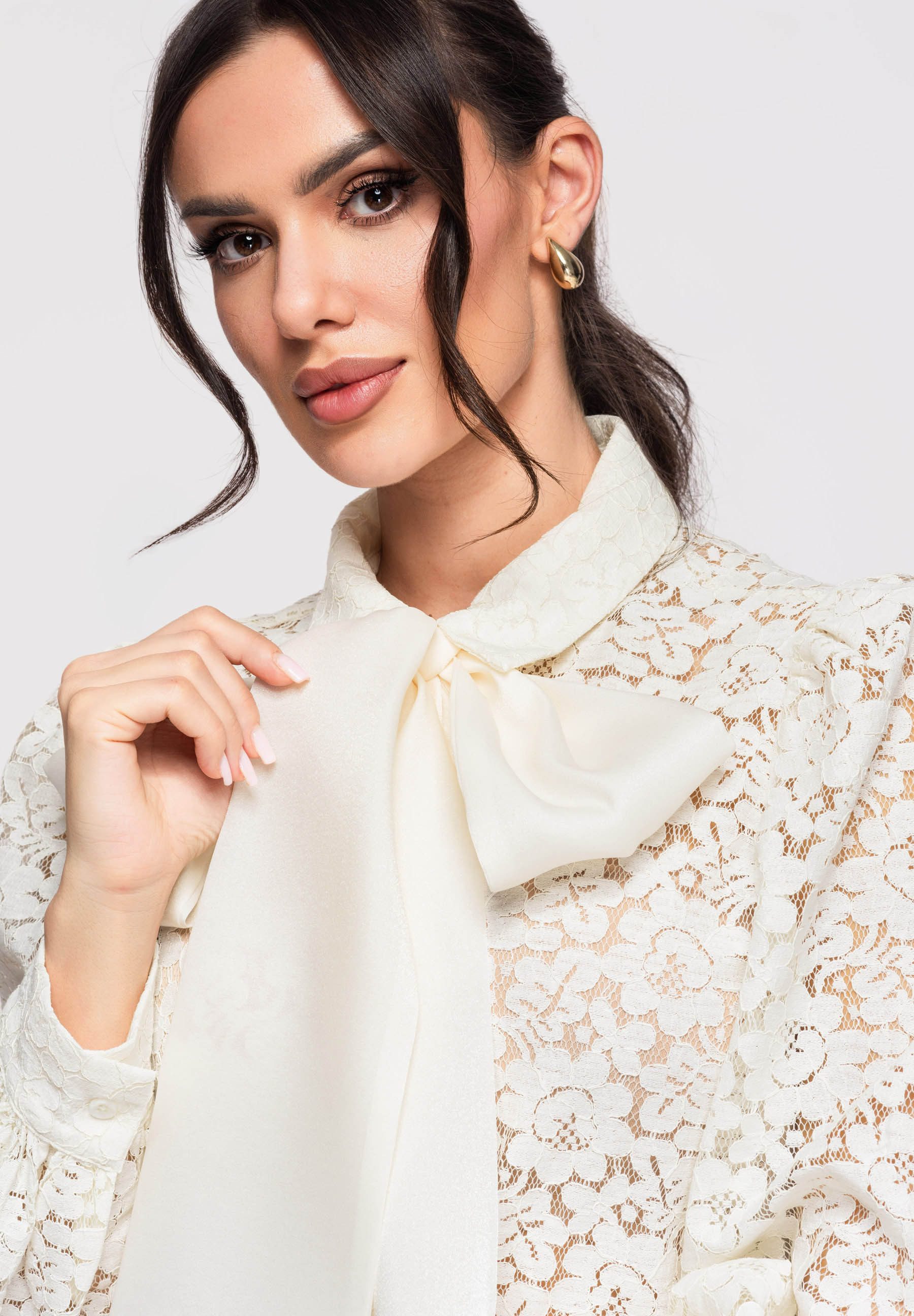 OMBRE Hemdbluse Damen Bluse Spitze Elegant ecru L (kein Set, 1-tlg) Koronkowa, półtransparentna struktura tkaniny