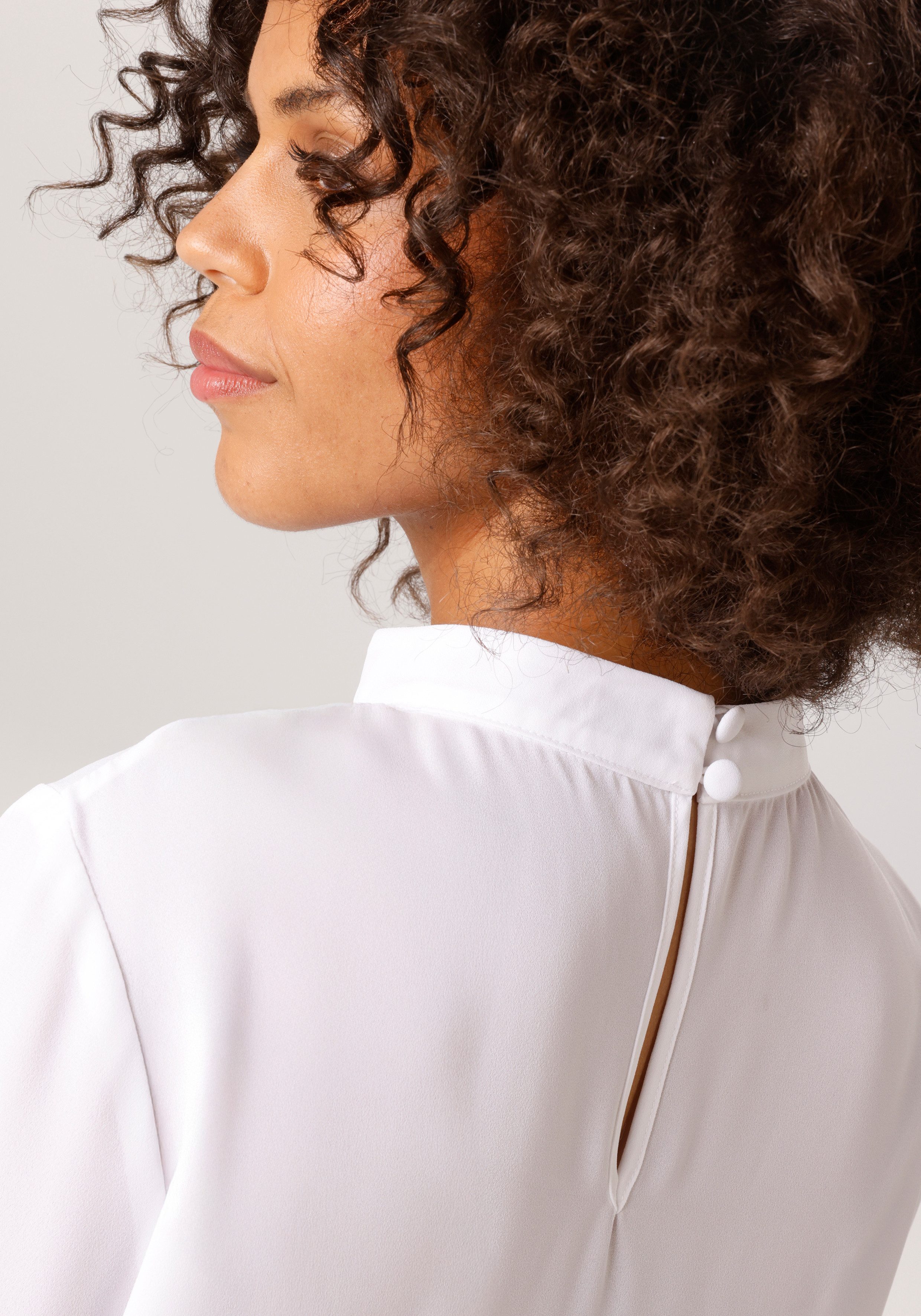 Aniston CASUAL Langarmbluse mit kleinem Volant im Vorderteil