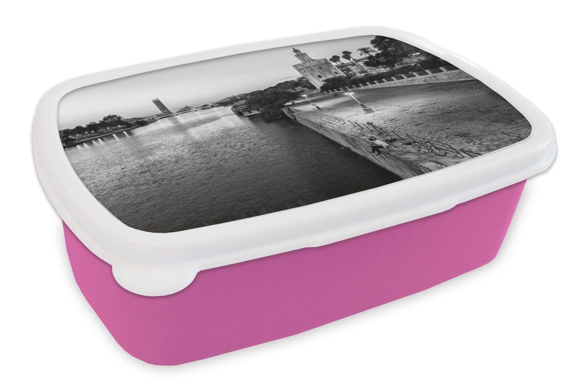 MuchoWow Lunchbox Der Fluss Guadalquivir in Sevilla und der Torre del Oro in der, Kunststoff, (2-tlg), Brotbox für Erwachsene, Brotdose Kinder, Snackbox, Mädchen, Kunststoff rosa