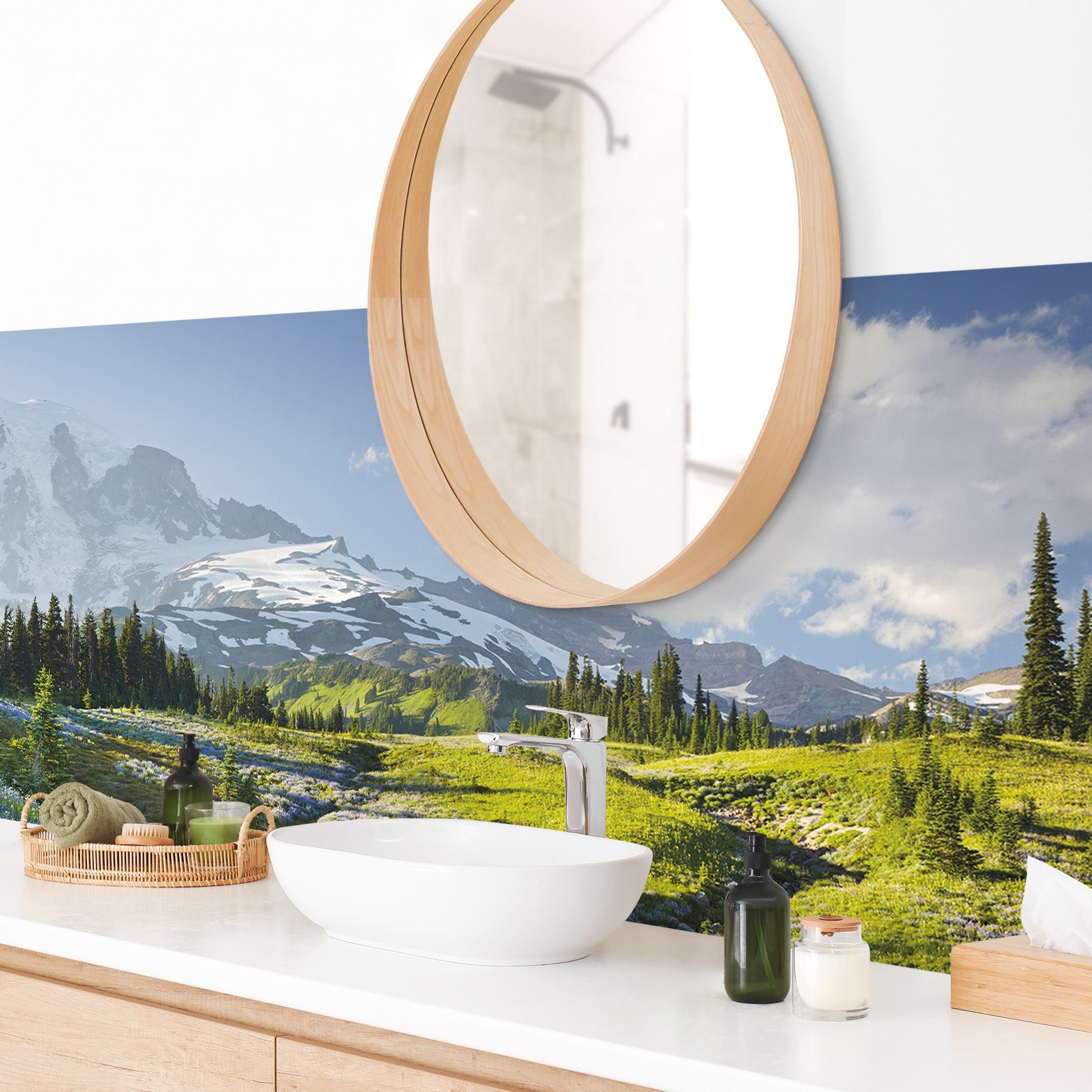 Bilderdepot24 Badrückwand grün fugenlose Wandverkleidung Bad mit Motiv, (Hartfolie matt » Selbstklebend SMART 0,35 mm), wasserfestes Wandpaneel Bergwiese blauen Blumen Rainier