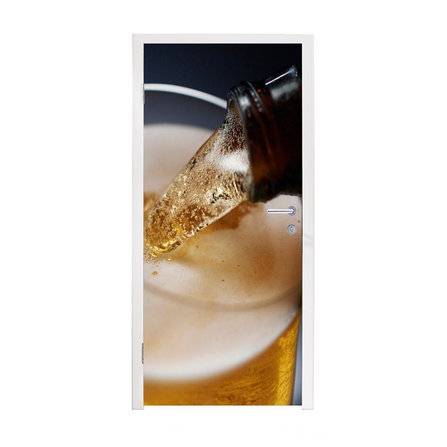 MuchoWow Türtapete Eingeschenktes Bier vor einem dunklen Hintergrund, Matt, bedruckt, (1 St), Fototapete für Tür, Türaufkleber, 75x205 cm
