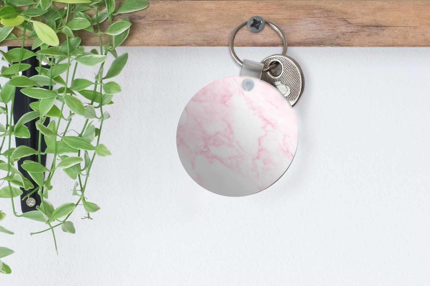 MuchoWow Schlüsselanhänger Marmor - Weiß - Rosa - Chic - Marmoroptik, Rund, Geschenk für Damen / Herren / Kinder mit Schlüsselring, 5x5 cm