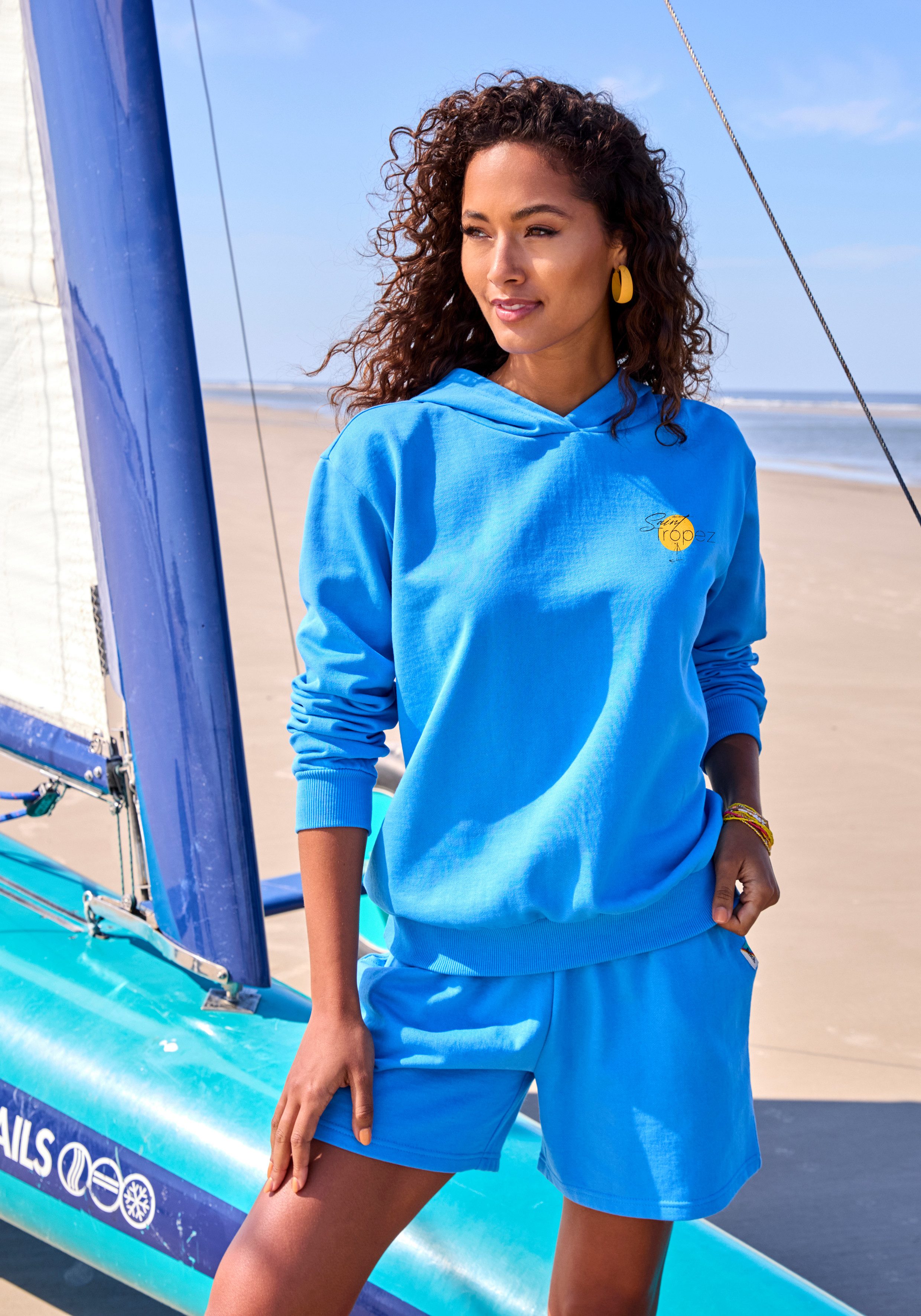 Bench. Loungewear Kapuzenpullover mit großem Print auf dem Rücken, Home- und Loungewear Serie