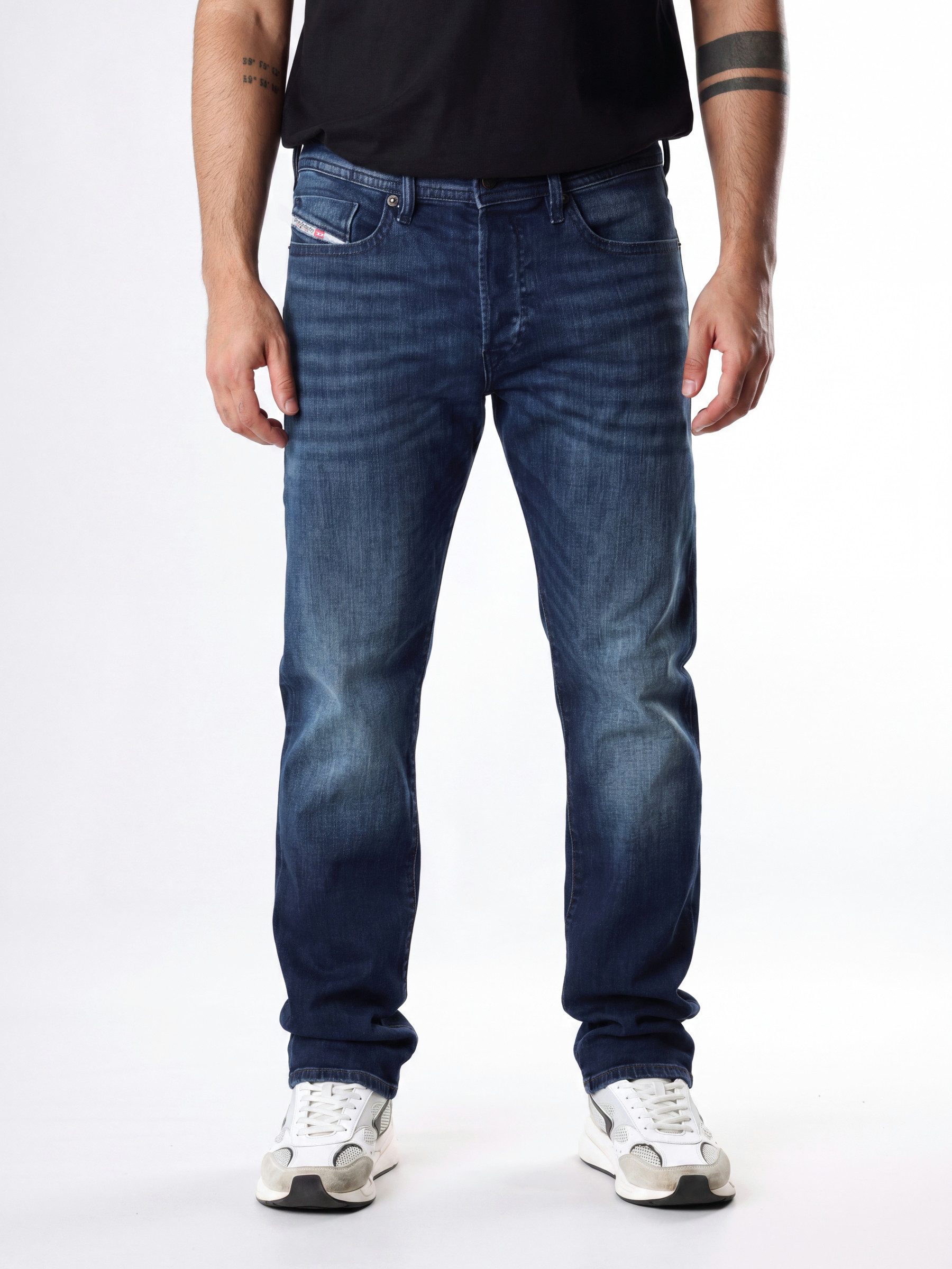 Diesel Tapered-fit-Jeans Regular Fit, niedrige Leibhöhe - BUSTER-X - Länge:32 Leichter Denim, mittlerer bis hoher Stretch