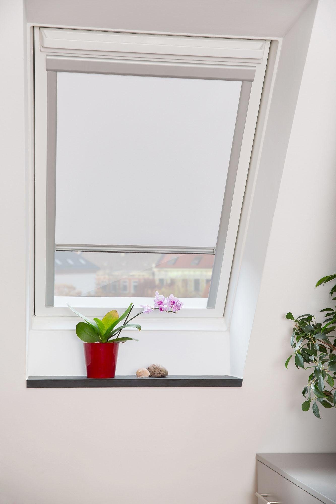 Dachfensterrollo Skylight, LICHTBLICK ORIGINAL, verdunkelnd, in Führungsschienen, verschraubt, mit Mittelzug