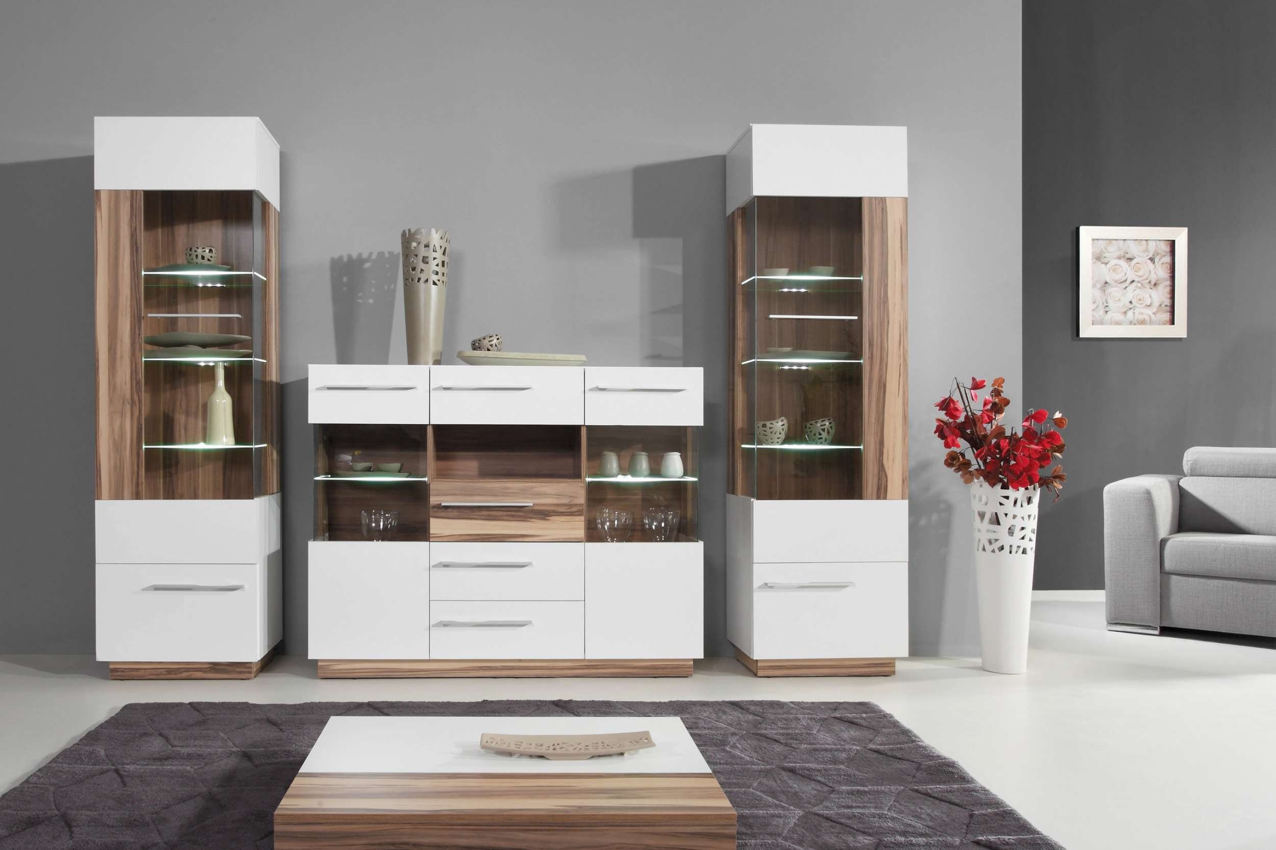 99rooms Wohnwand Zeno Weiß Nussbaum Baltimore, (Set (4-St), Wohnmöbel), bestehend aus 1xKommode, 1xCouchtisch, 2xStandvitrine, Spanplatte, viel Stauraum, variabel stellbar, Modern Design