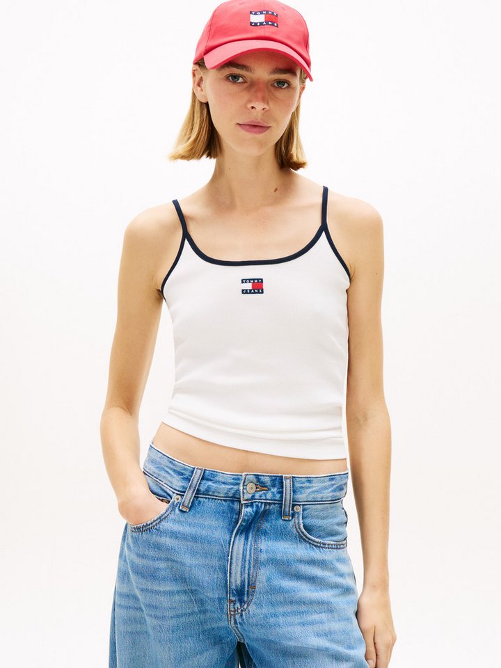 Tommy Jeans T-Shirt TJW SLIM BADGE STRAPPY TOP mit den auffälligen Kontrastdetails