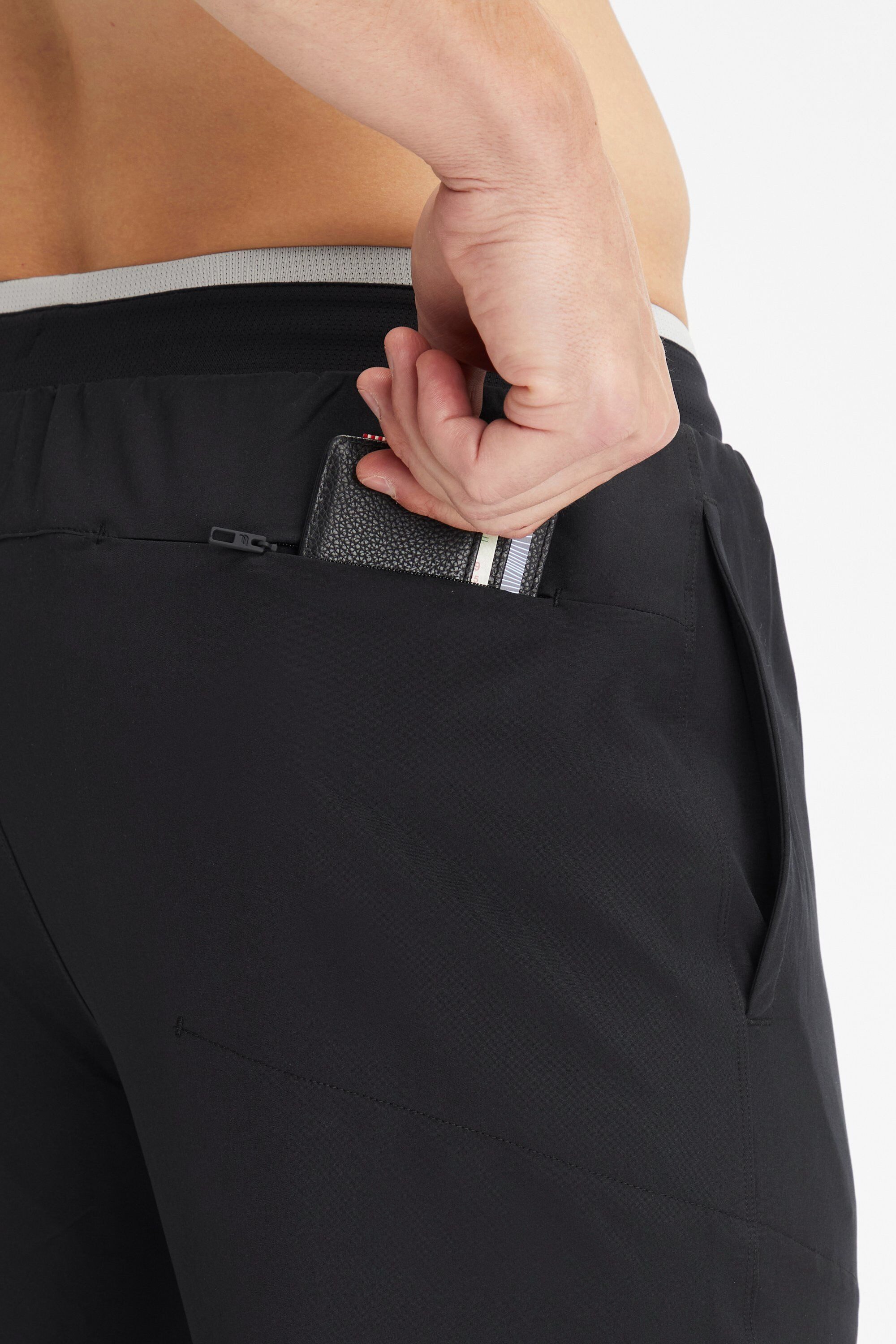 Fabletics Trainingshose The Fundamental Pant (1-tlg) aus Performance-Stoff und mit Reißverschlusstaschen