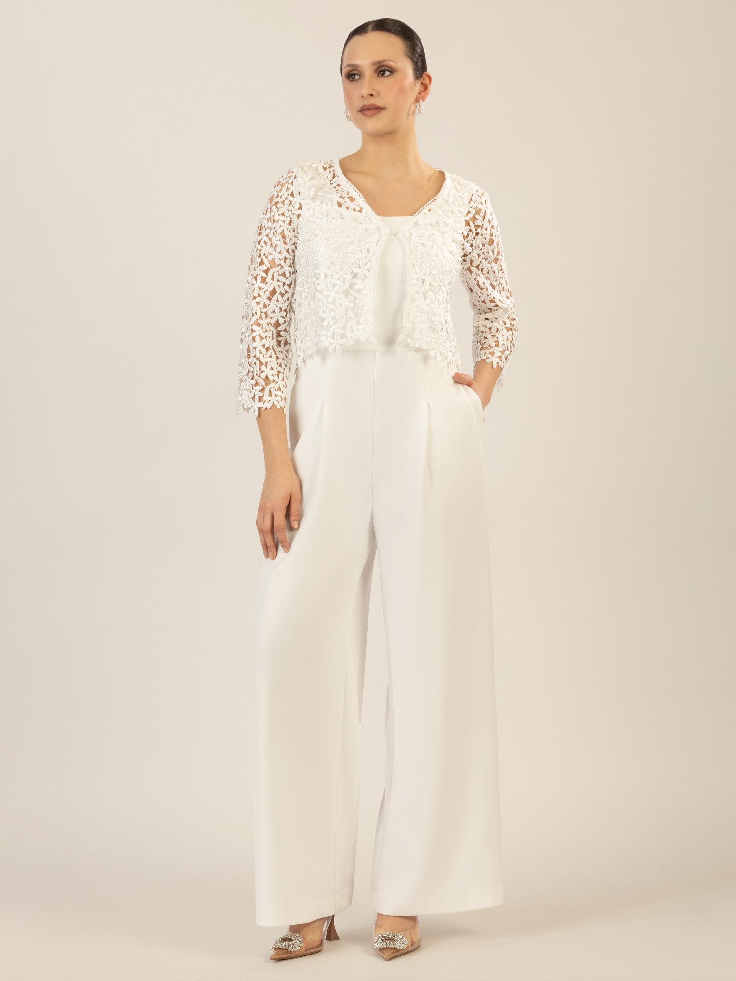 Apart Jumpsuit mit kurzem Spitzenjäckchen günstig online kaufen