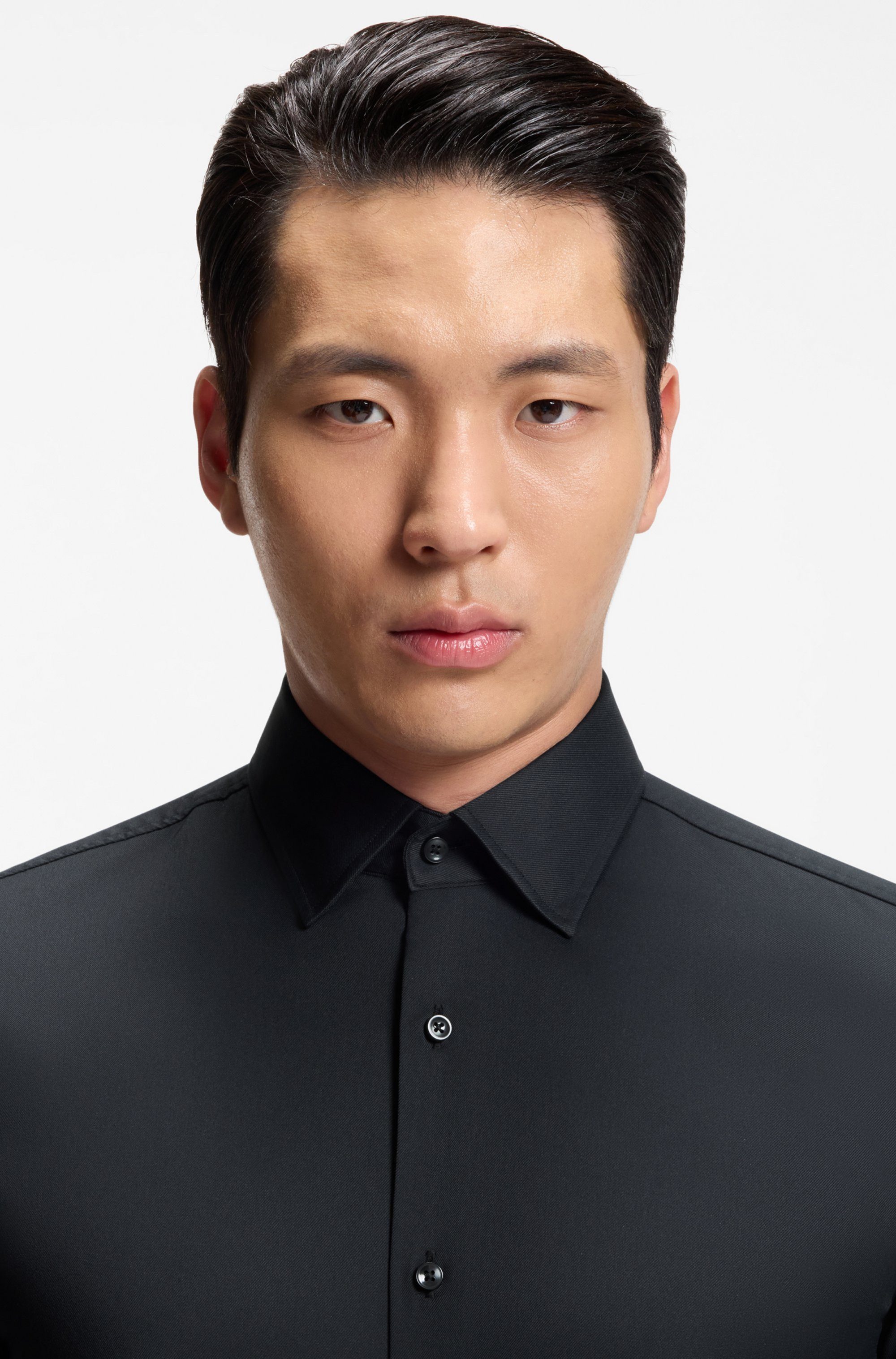 BOSS Businesshemd HANK Slim-Fit, aus funktionalem Stretch-Twill, Kentkragen