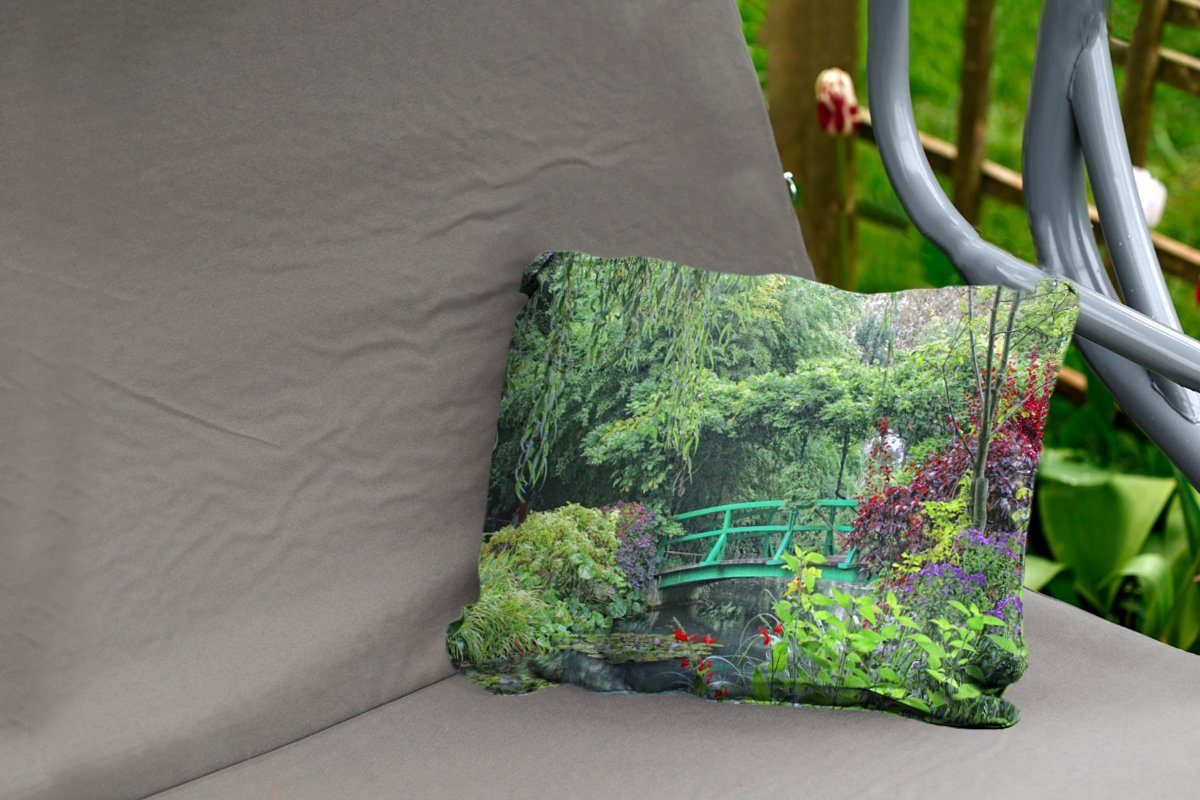 Kissenhülle Monet MuchoWow in, mit von Polyester, Grüne kleinem Dekokissenbezug, im See Dekokissen Garten Brücke Outdoor-Dekorationskissen, französischen