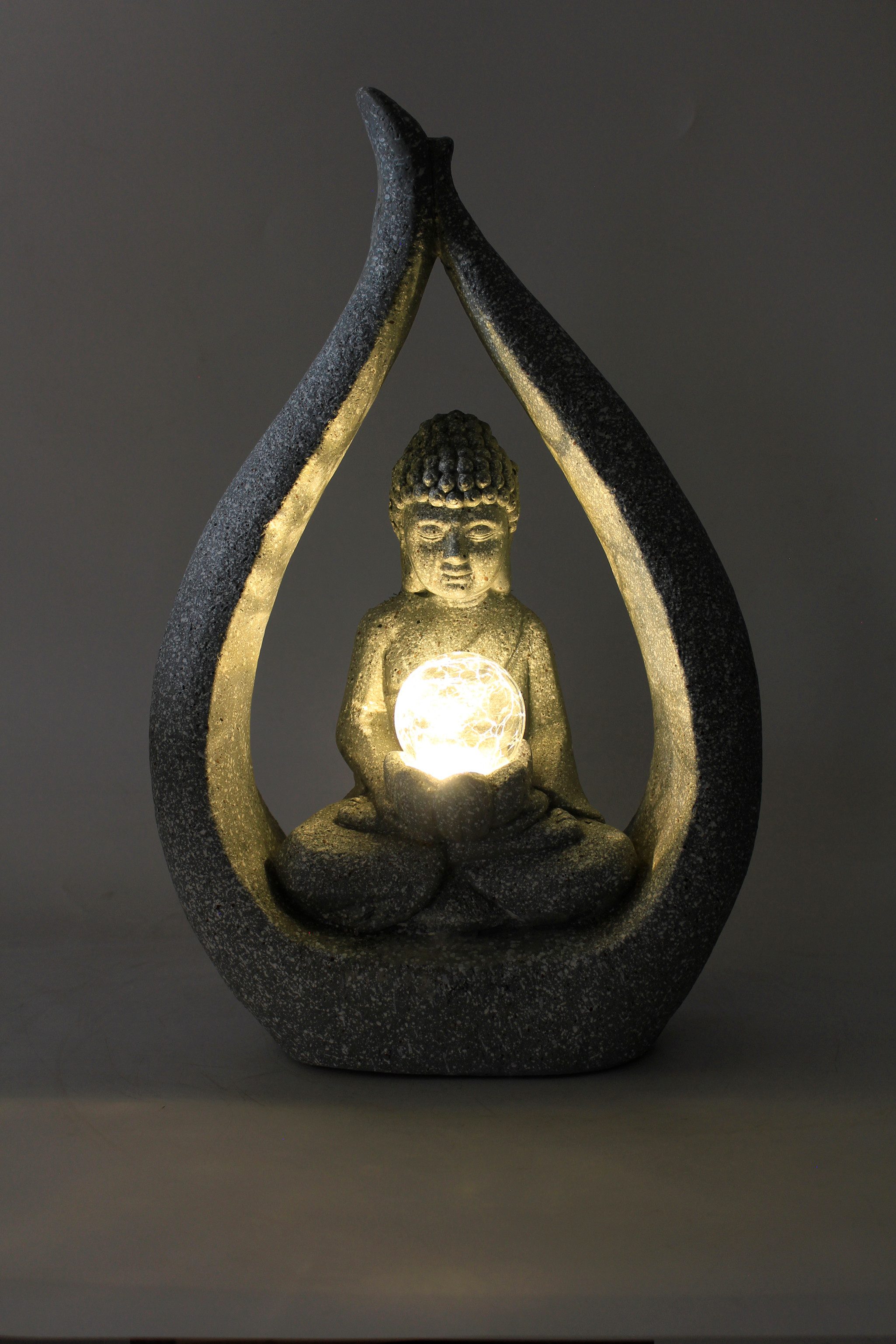 Arnusa Gartenfigur Solarleuchte Buddha Granit-Optik 46 cm Gartenfigur Statue beleuchtet, (mit Glaskugel), warmweiß Gartenskulptur – Bild 4 von 5