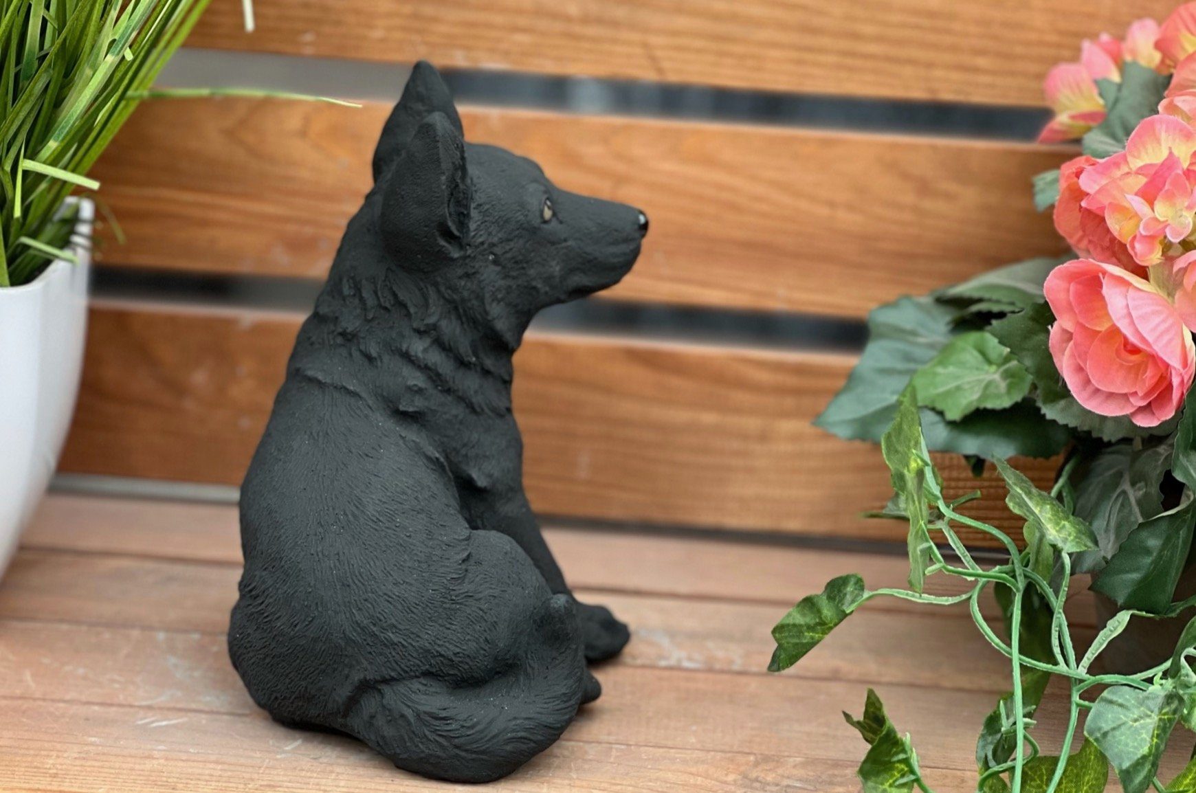 Steinfigur Stone and Gartenfigur Schäferhund schwarz in klein Style