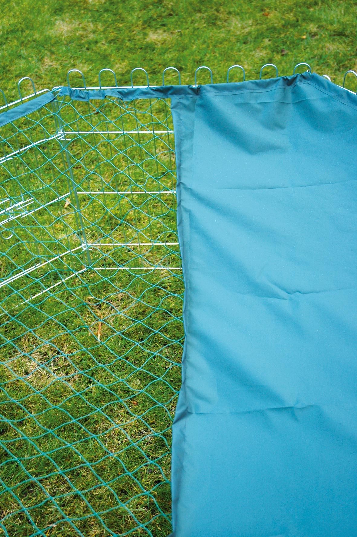 dobar Kleintierstall XL Kaninchengehege mit Tür, Nylon-Netz, Haus, Flasche