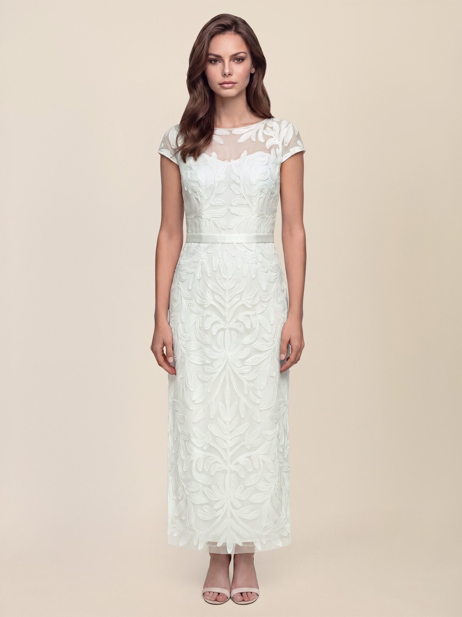Apart Abendkleid mit Stickerei und Satinband