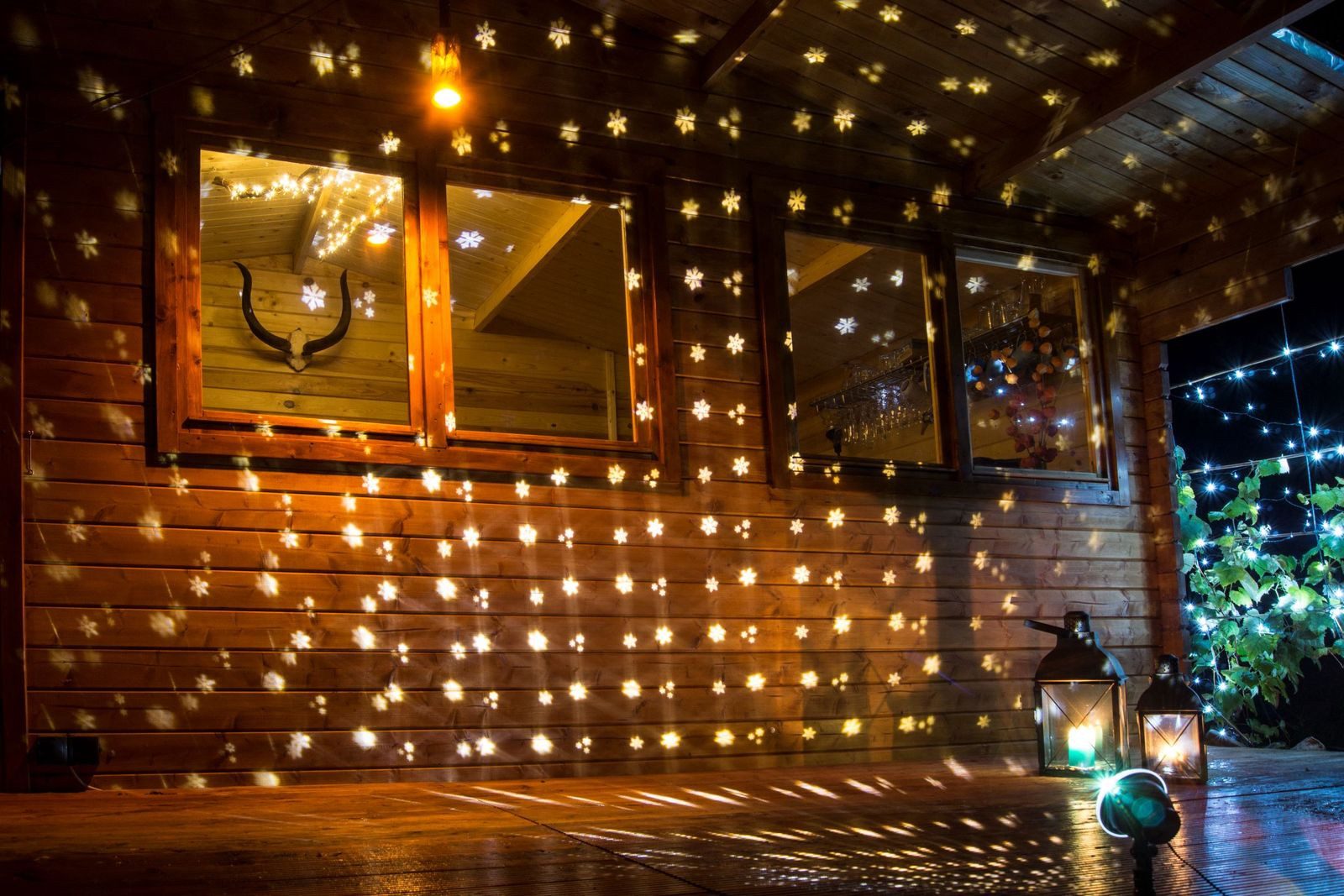 BURI LED Baum LED-Projektor mit Schneeflockenmotiven und Timer Hausbeleuchtung Wandb