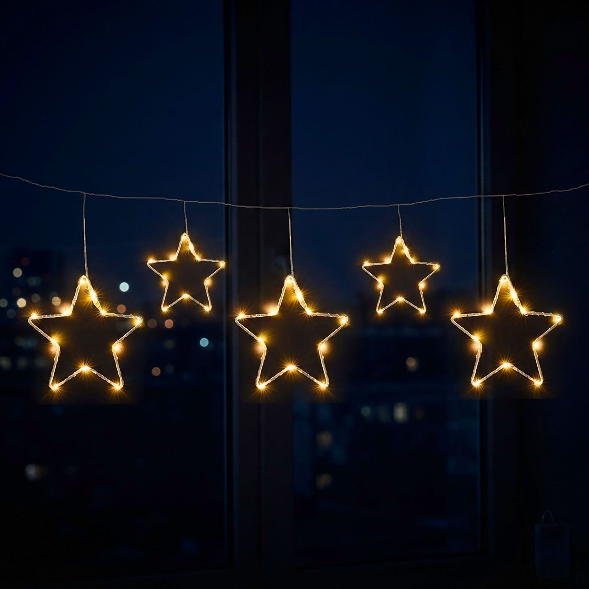 Spetebo LED-Lichtervorhang LED Lichtervorhang mit 5 Metall Sternen warm weiß, 5-flammig, 120 cm Länge - Weihnachten Fenster Beleuchtung mit Timer Batterie
