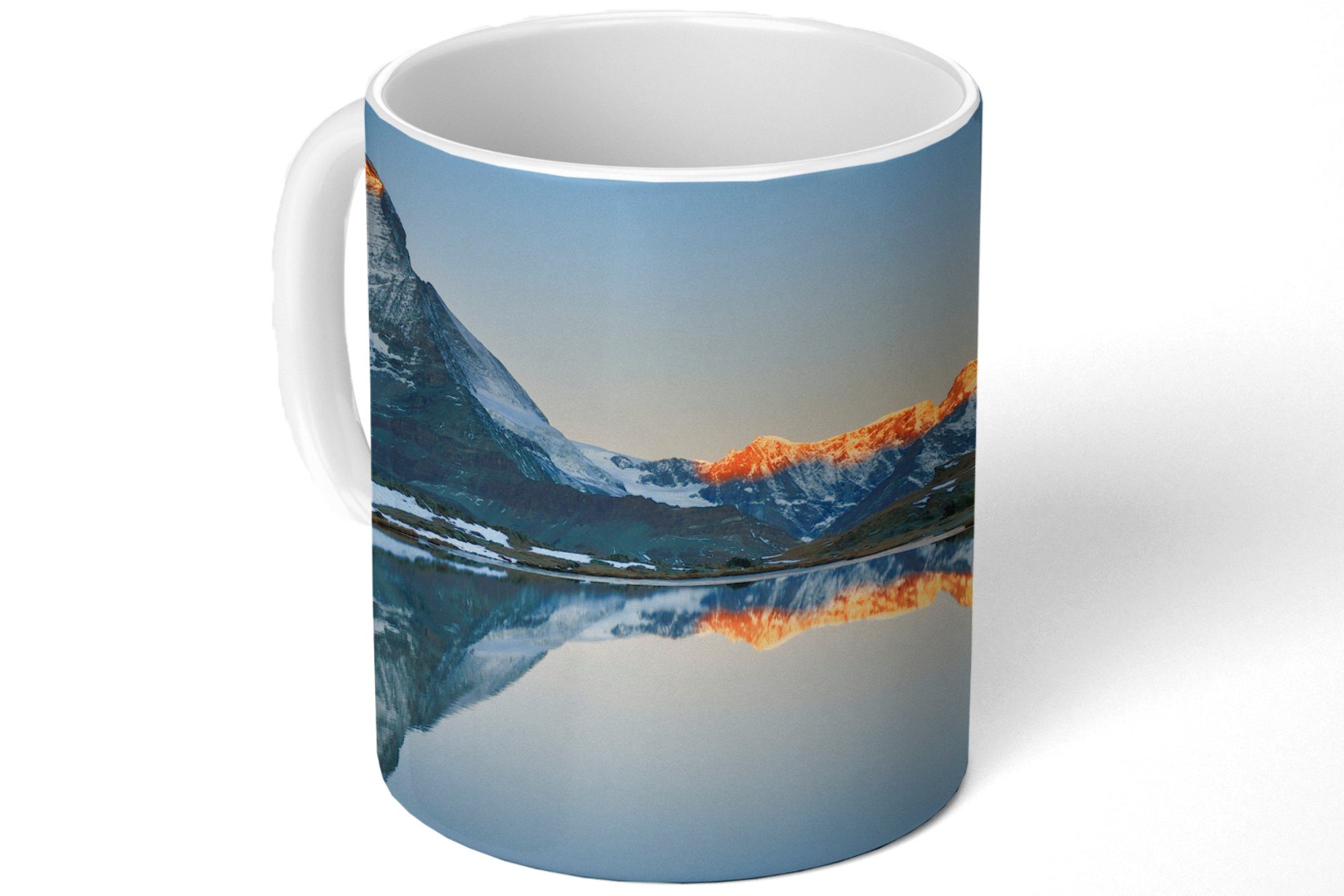 Teetasse, spiegelt in im Kaffeetassen, MuchoWow Teetasse, Matterhorn Sonnenaufgang Geschenk der Schweiz, Becher, Tasse bei Keramik, Riffelsee sich