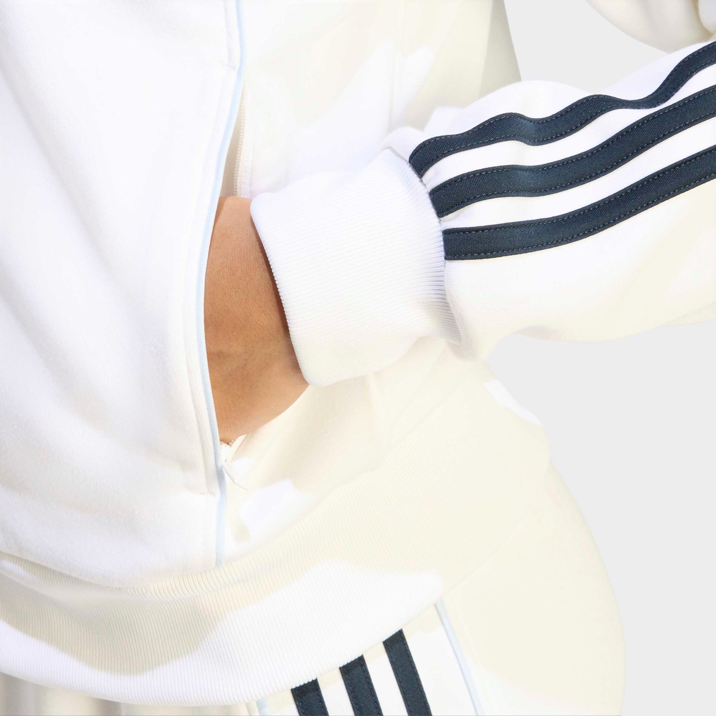 adidas Originals Trainingsjacke SST TT für Alltag und Training, mit Reißverschluss, sportlicher Stil