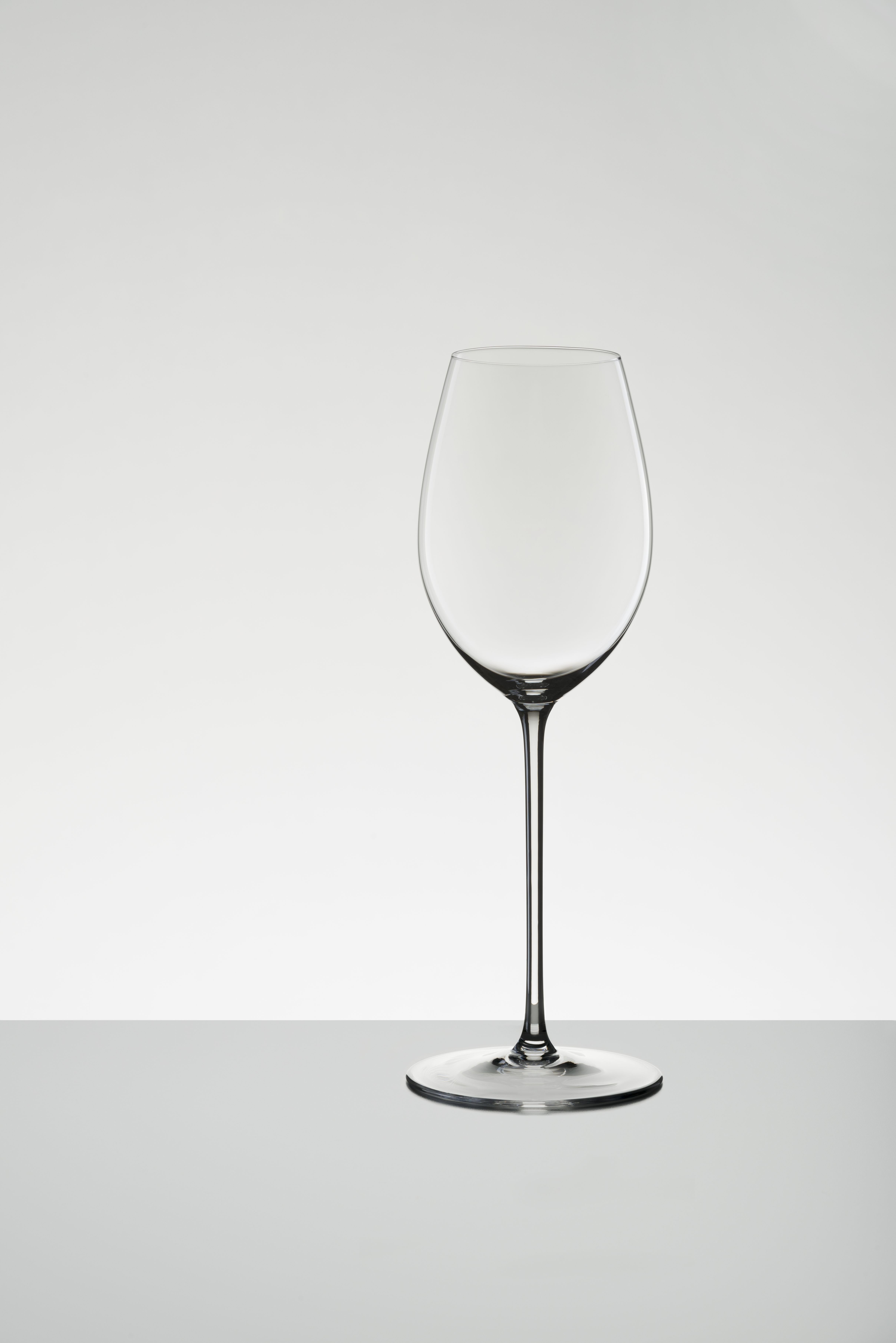 RIEDEL THE WINE GLASS COMPANY Weißweinglas Riedel Superleggero Loire 4425/33, Kristallglas
