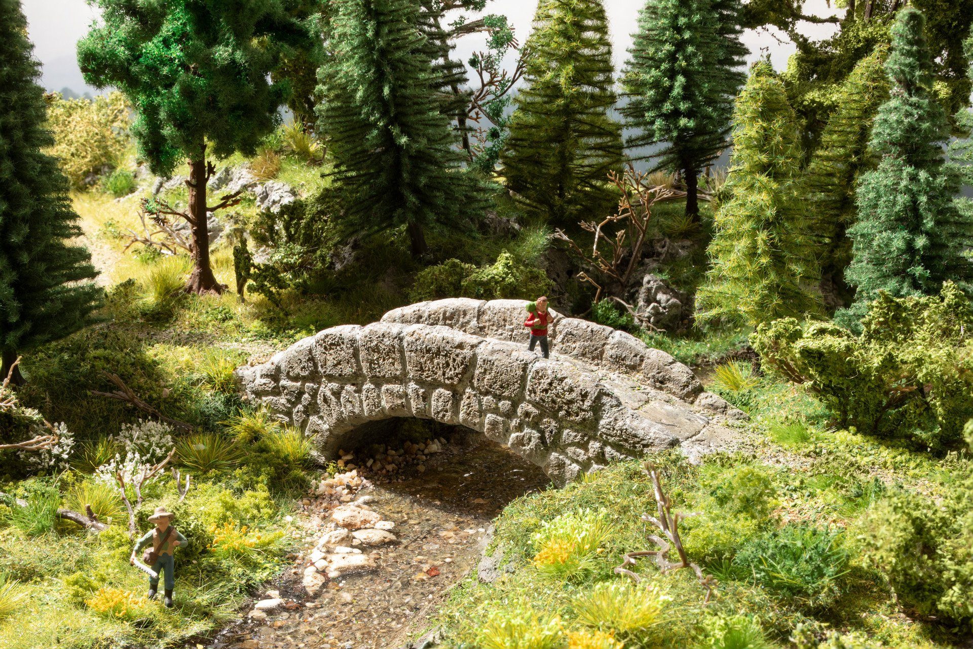 Modelleisenbahn-Brücke Waldtobelbrücke, Fußgängerbrücke aus Struktur-Hart