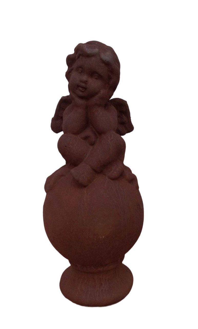 Deko-Impression Skulptur Engel auf Kugel Skulptur Dekoobjekt Zement rostbraun Gusseisenoptik (1 St)