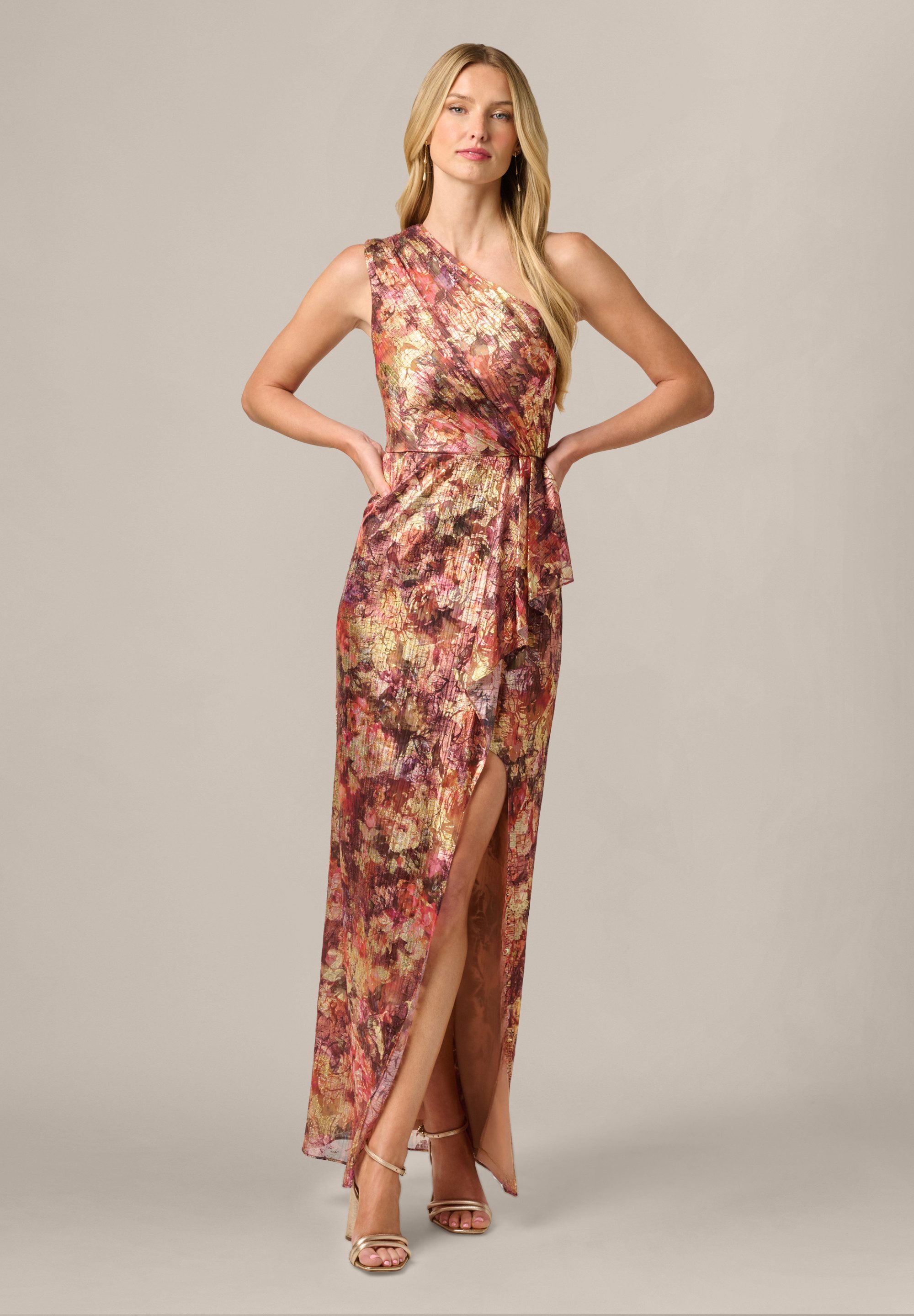 Adrianna Papell Abendkleid Metallic Crinkle Gown Weiches, schimmerndes Kleid mit floralen Metallic-Crinkle-Muster