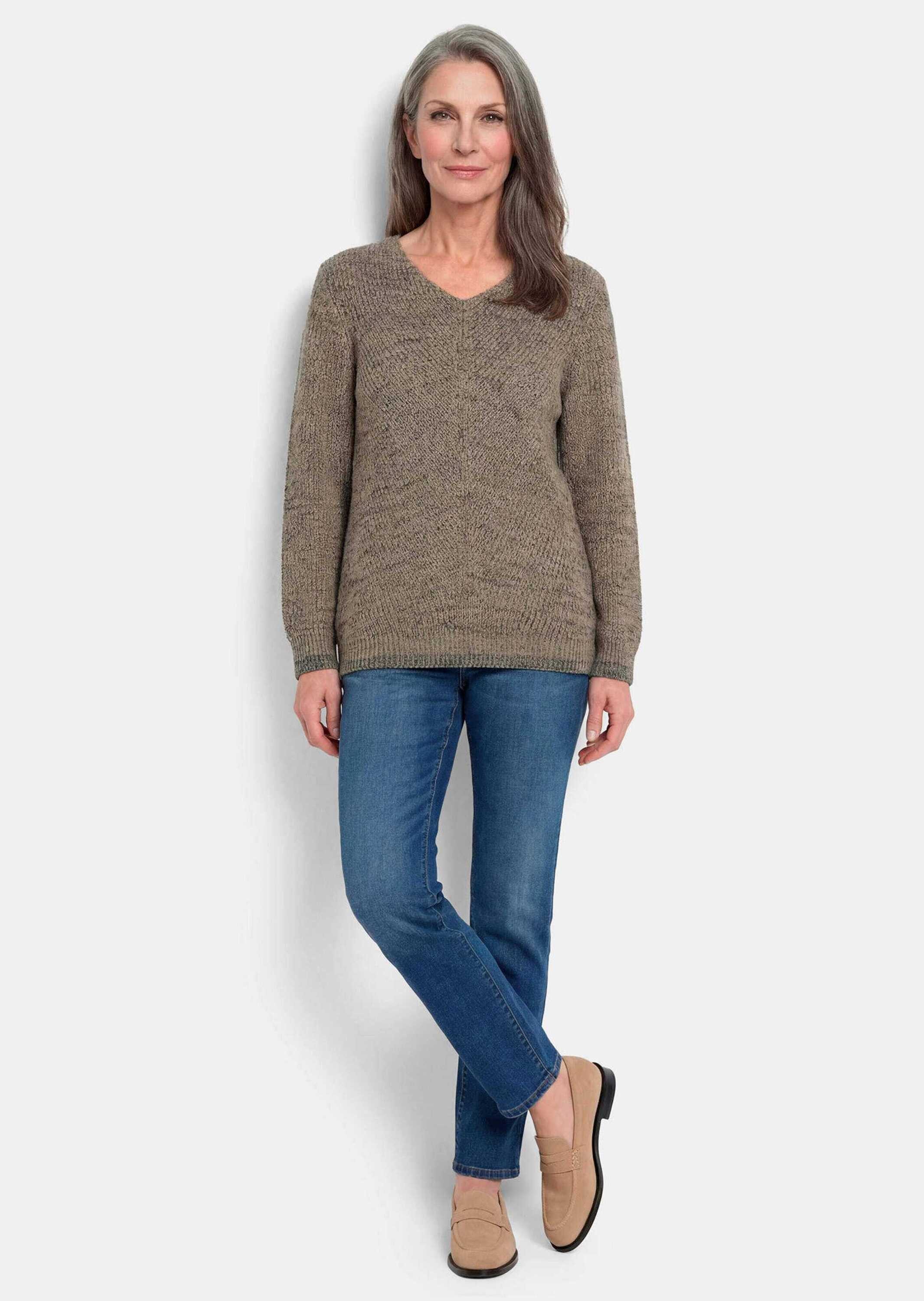 GOLDNER Strickpullover Kurzgröße: Strickpullover mit V-Ausschnitt Figurbetonter Feinstrick mit diagonaler Rippenstruktur und Langarm