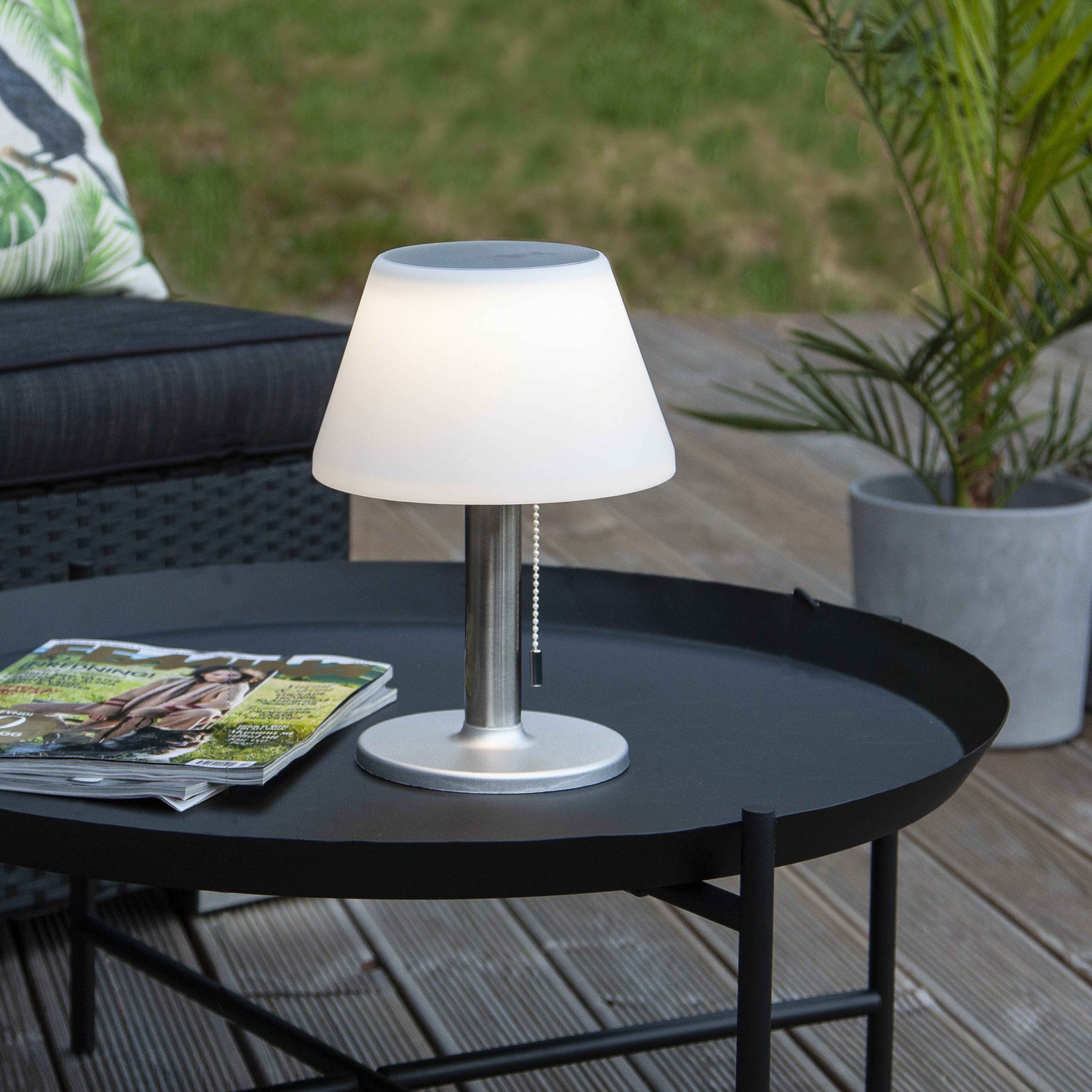 STAR TRADING LED Solarleuchte Solarlampe Solia, Tageslichtsensor, LED fest integriert, Warmweiß, 3 Stufen 10/50/200Lm, Dämmerungssensor