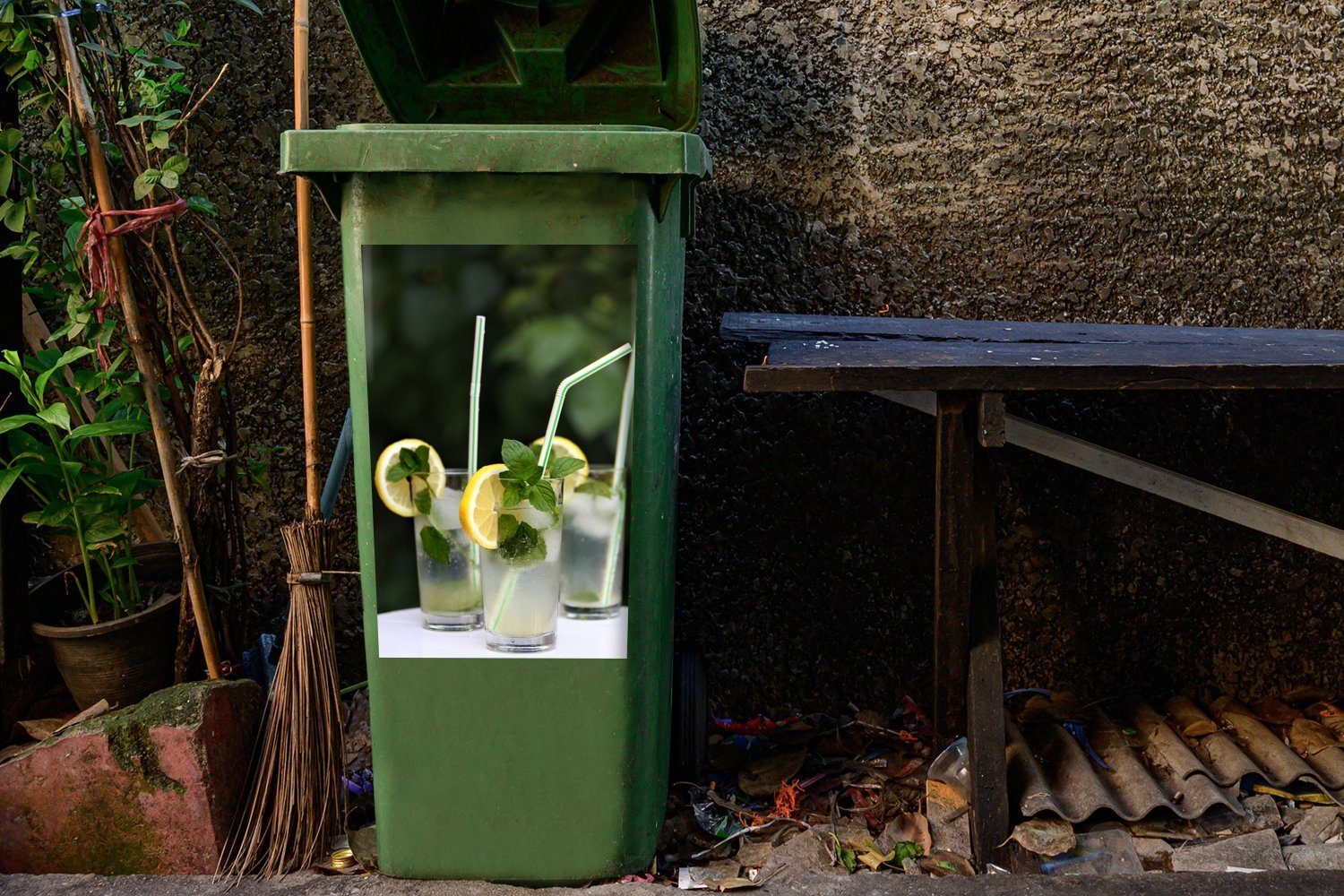 MuchoWow Wandsticker Leckere Mojito-Cocktails Sticker, Mülltonne, Abfalbehälter (1 Umgebung Mülleimer-aufkleber, St), grüner Container, in