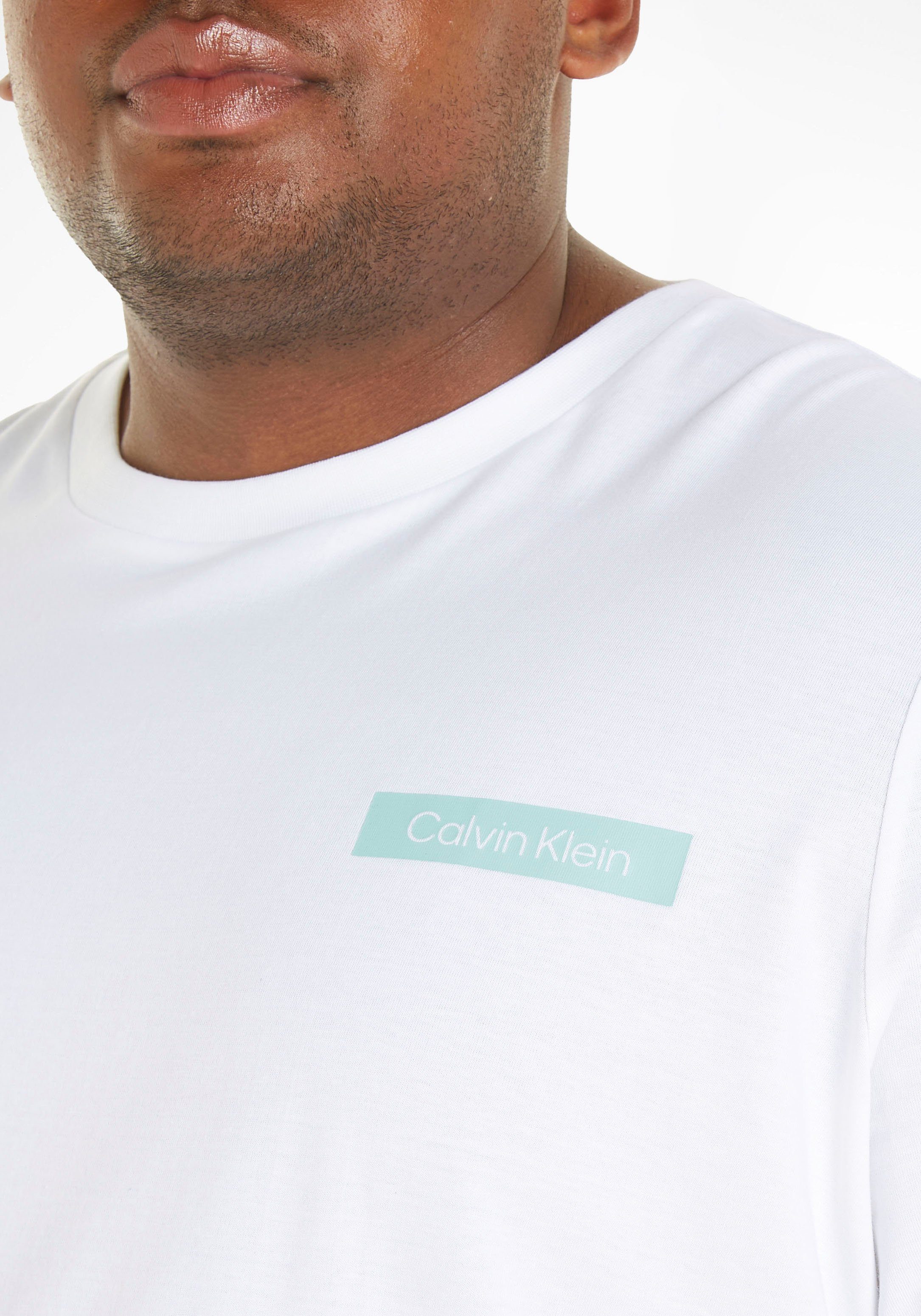 Brust T-Shirt Calvin Logoschriftzug der auf mit weiß Klein Big&Tall