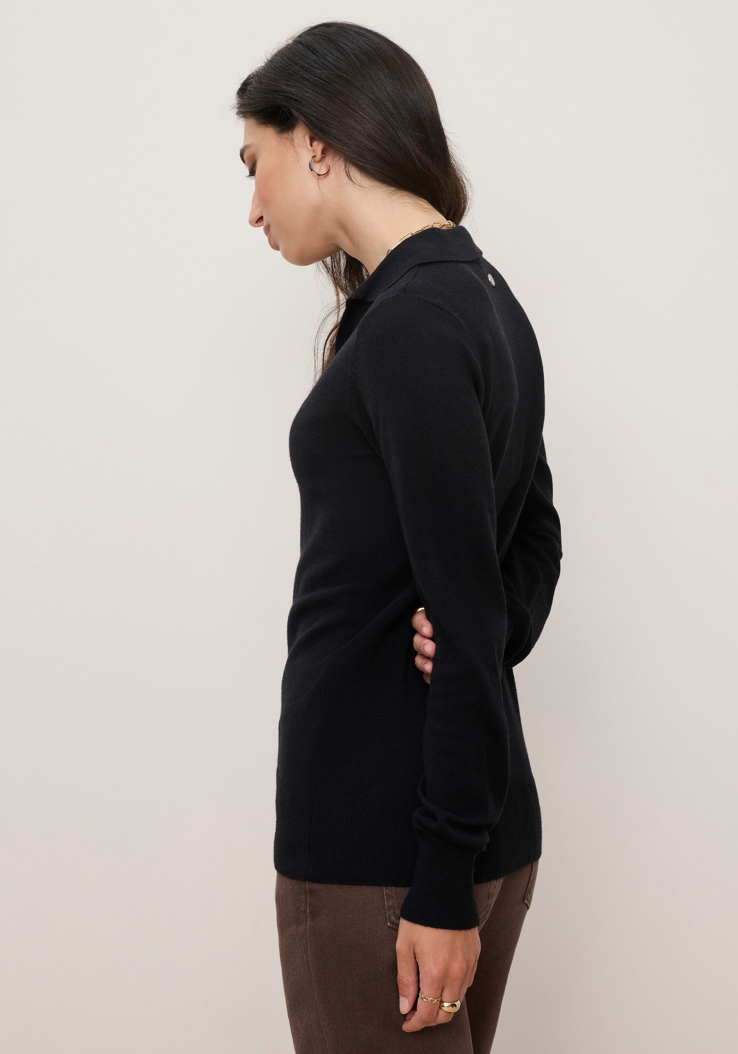 Tamaris Strickpullover mit Polokragen, figurumspielende Passform, aus Feinstrick aus weicher Viskosemischung