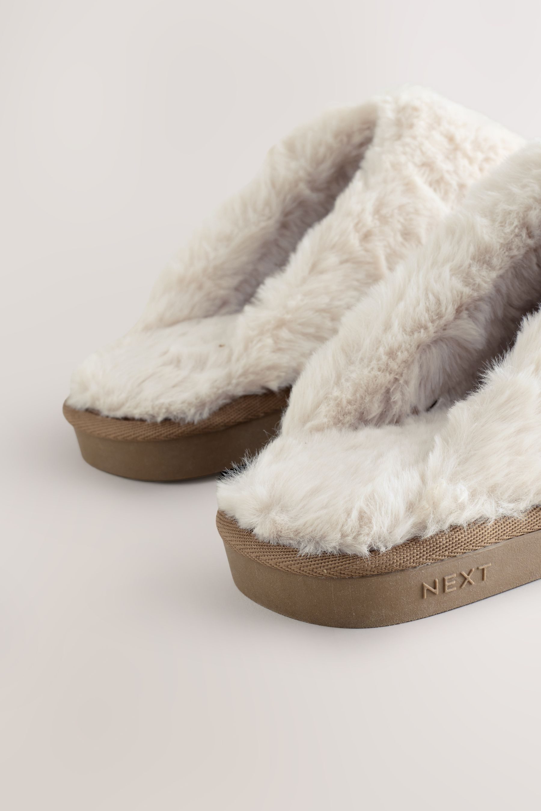 Next Veloursleder-Hausschuhe mit Kunstfell Hausschuh (1-tlg)