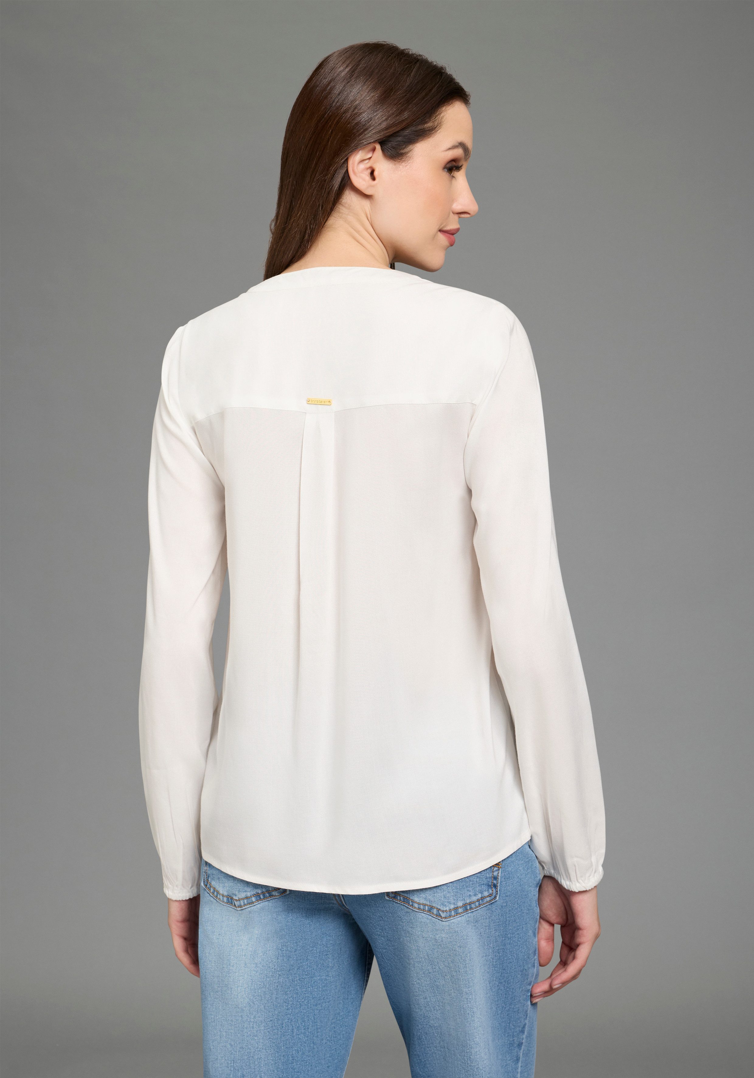 Bruno Banani Schlupfbluse hüftlange Form mit Zierknöpfen, figurumspielende Passform