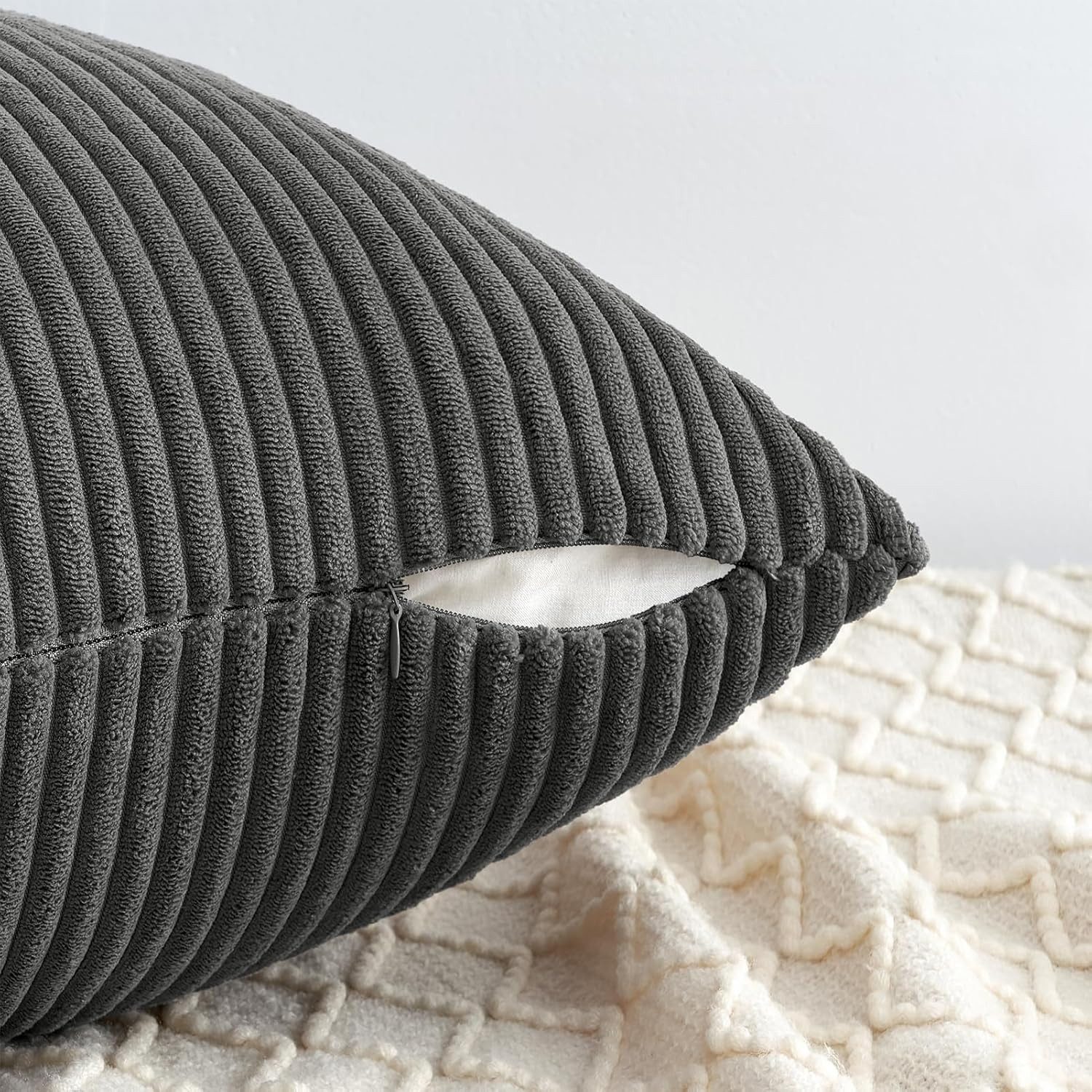 Topfinel Kissenbezüge 4er Set Kordsamt, flauschig Farbverlauf, Gestreift, kissenhüllen 50x50 cord kissen sofakissen kissenbezug 50x50 – Bild 4 von 5
