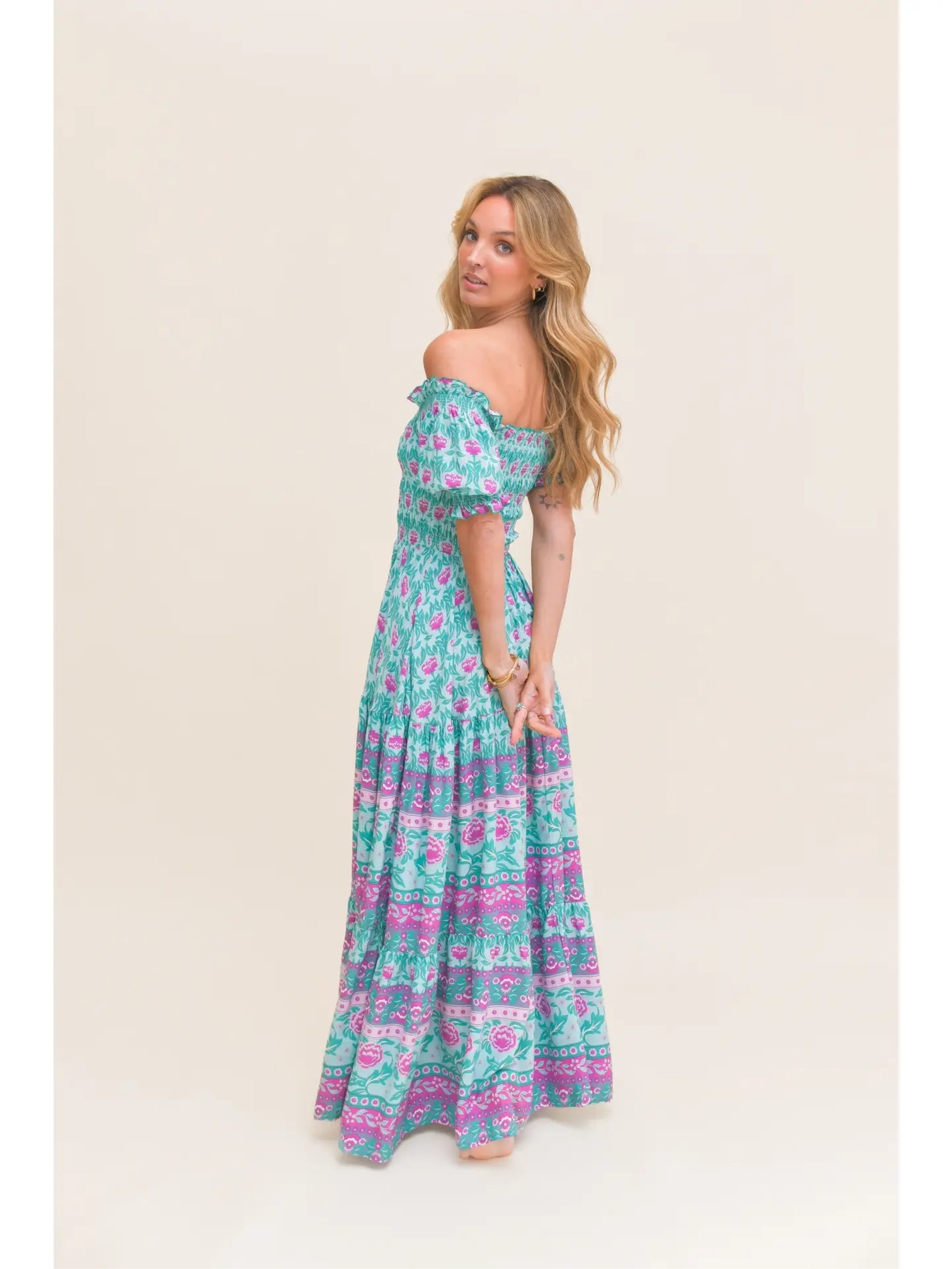 ANNIS Fashion & Accessoires Maxikleid "OCEAN FLOWER MAXI" v. Jaase (1-tlg) Viskose, Carmen-Auschnitt, sommerlicher Print