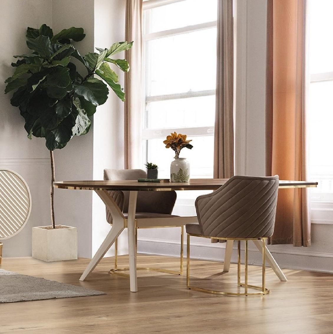 Essgruppe Braunes Esszimmer-Set mit Tisch und Stühlen aus Holz