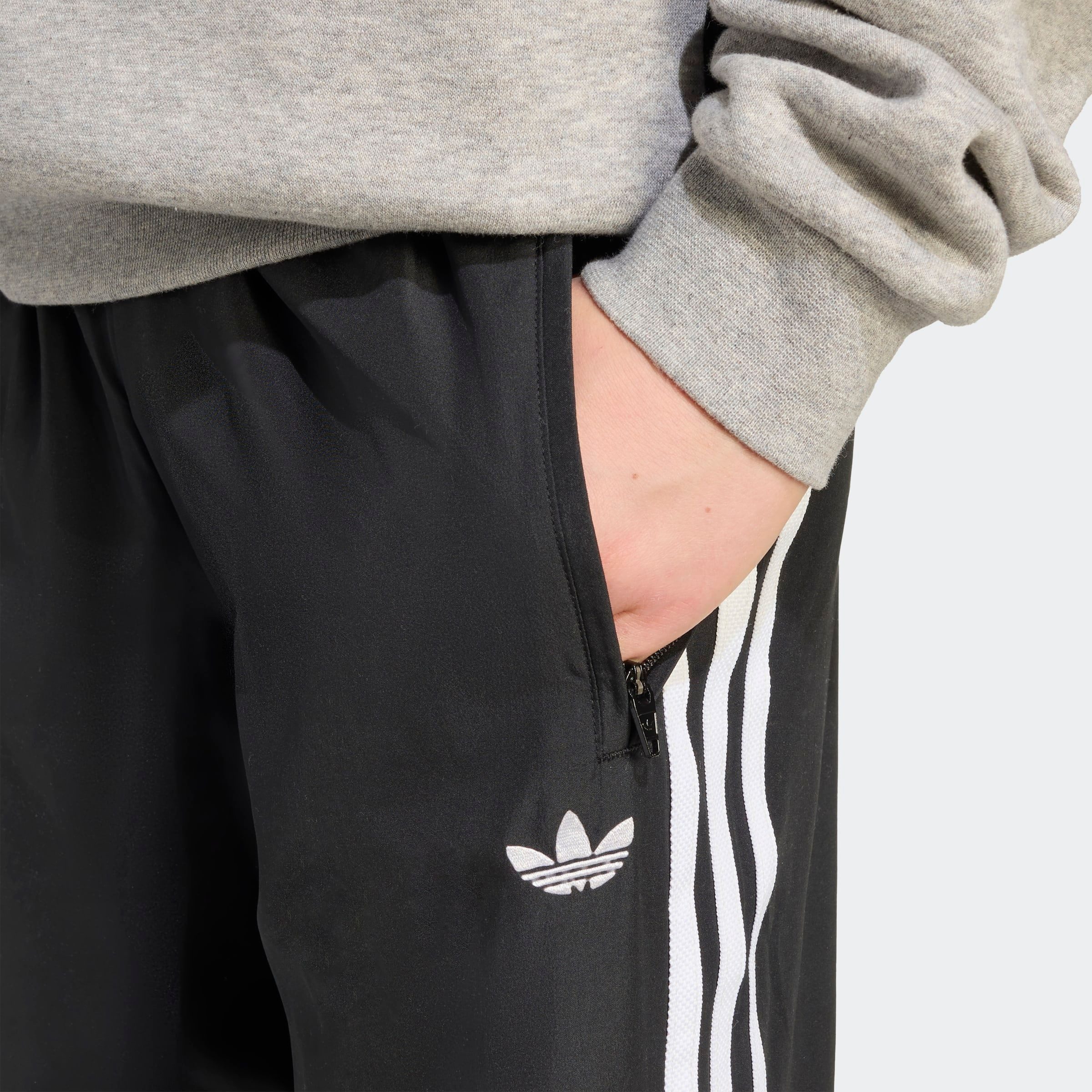 adidas Originals Sporthose TRACK PANT (1-tlg) für Kinder, sportlicher Stil, lockere Passform, für aktive Tage