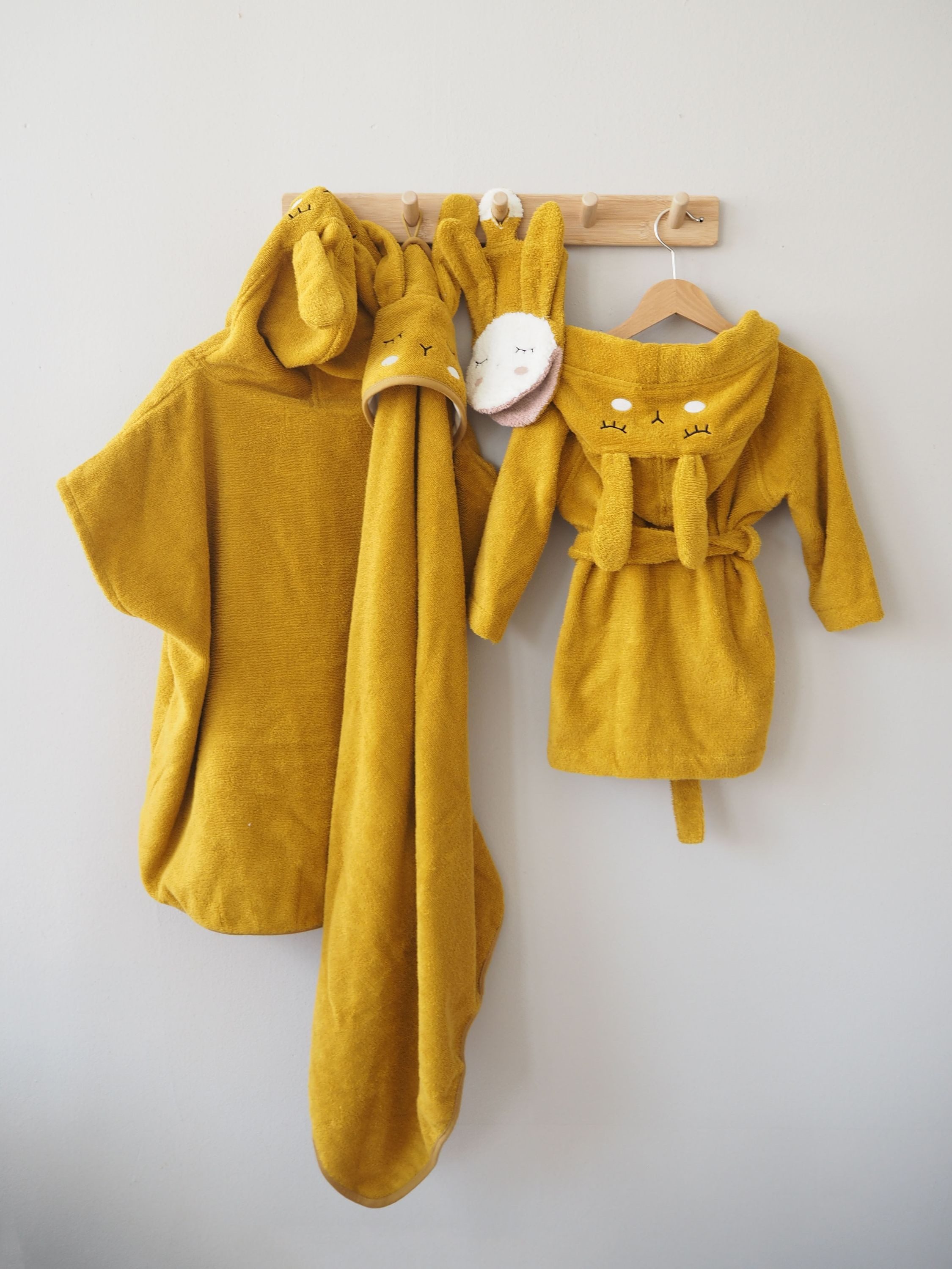 kikadu Badeponcho Poncho Hase Mustard, kuschelig weich Bio-Baumwolle