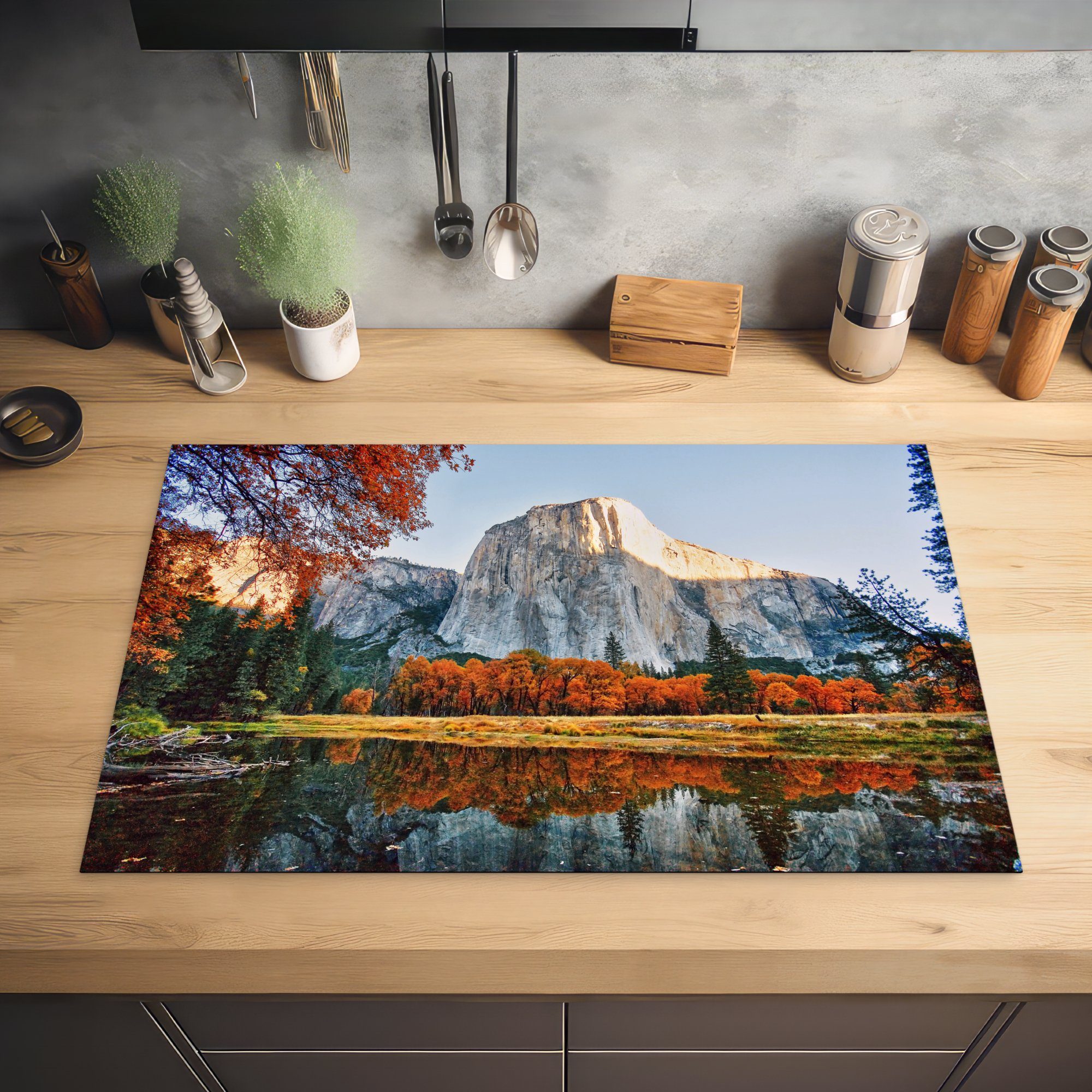 tlg), Yosemite-Nationalpark küche, (1 Vinyl, Herdblende-/Abdeckplatte Induktionskochfeld in Kalifornien, für Herbsttag die im Schutz 81x52 Ceranfeldabdeckung MuchoWow cm,