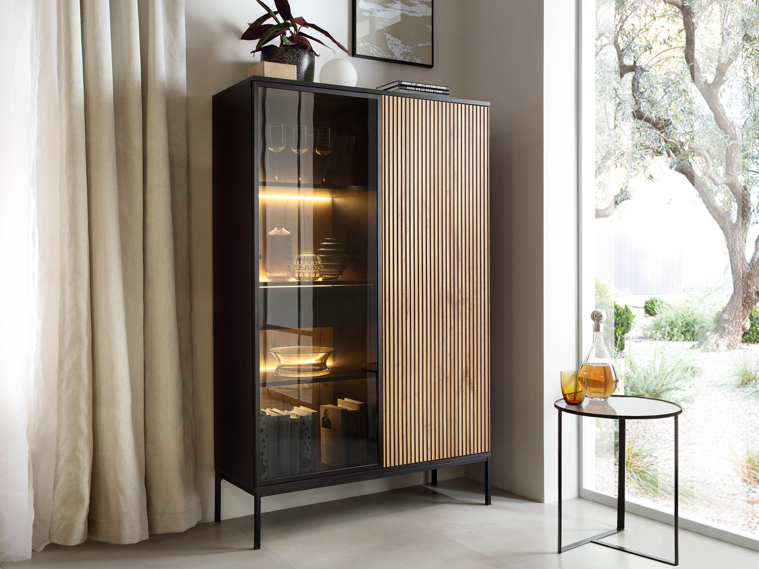 Compleo Vitrine LINO Standvitrine mit Schublade, Fronten gefräst, Modern Wo günstig online kaufen