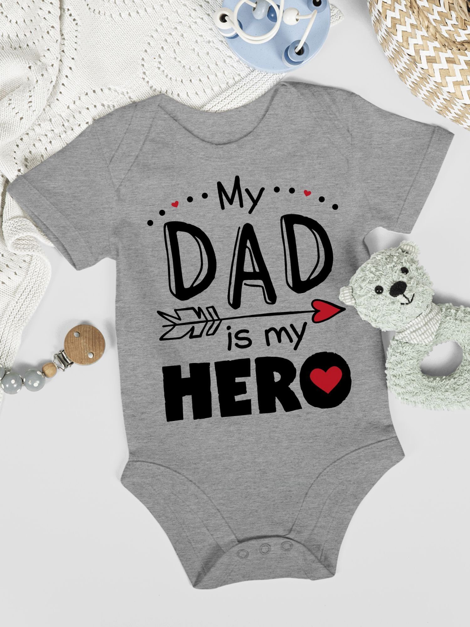 Baby My is Shirtbody Geschenk Grau Dad Shirtracer meliert my Herzen Hero Vatertag 2