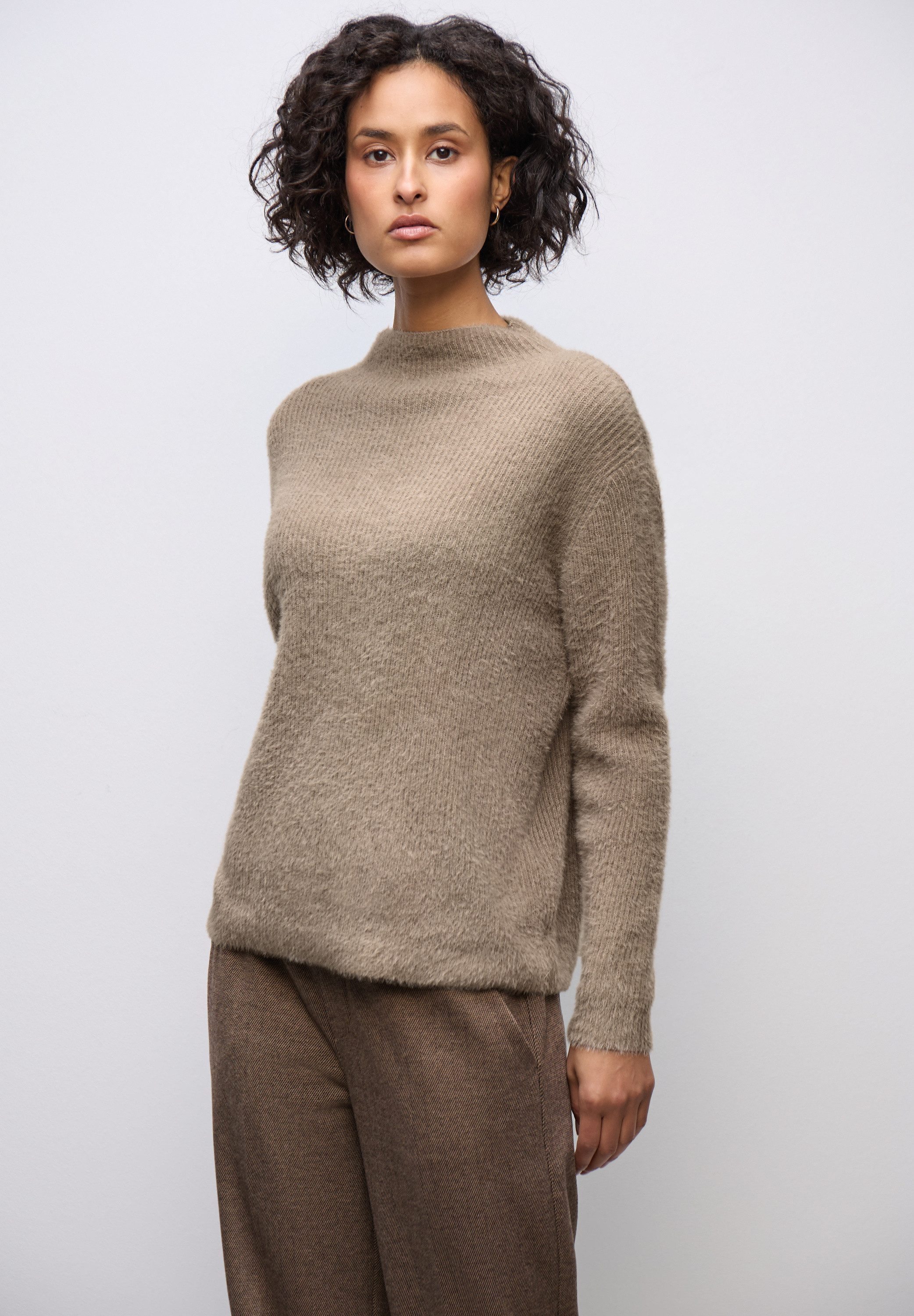 Stehkragenpullover