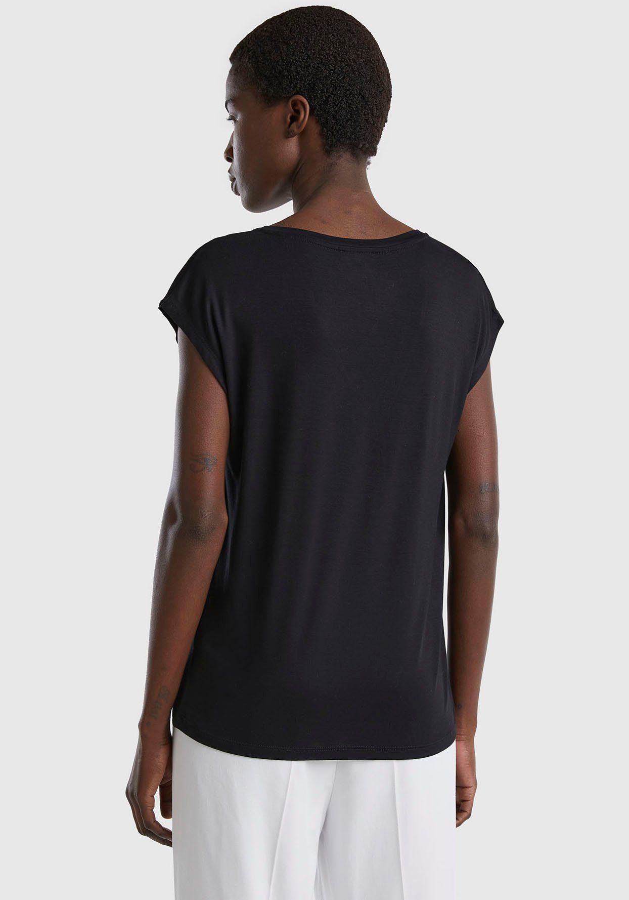schwarz Colors of Benetton Passform United in lässiger V-Shirt T-SHIRT