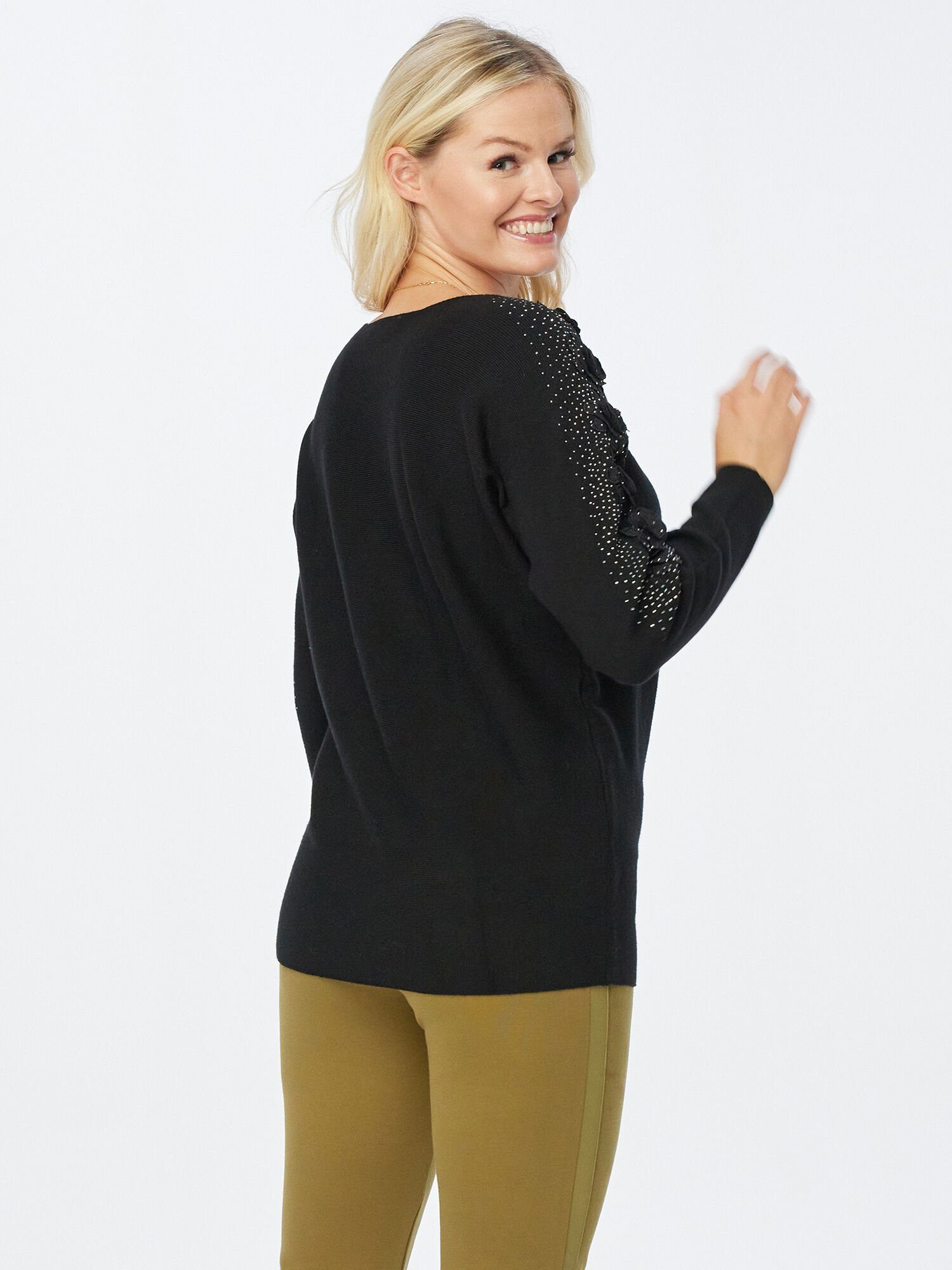 Edwina Eidtmann Strickpullover Langarmshirt mit zarter schwarzer Spitze mit zarter schwarzer Spitze