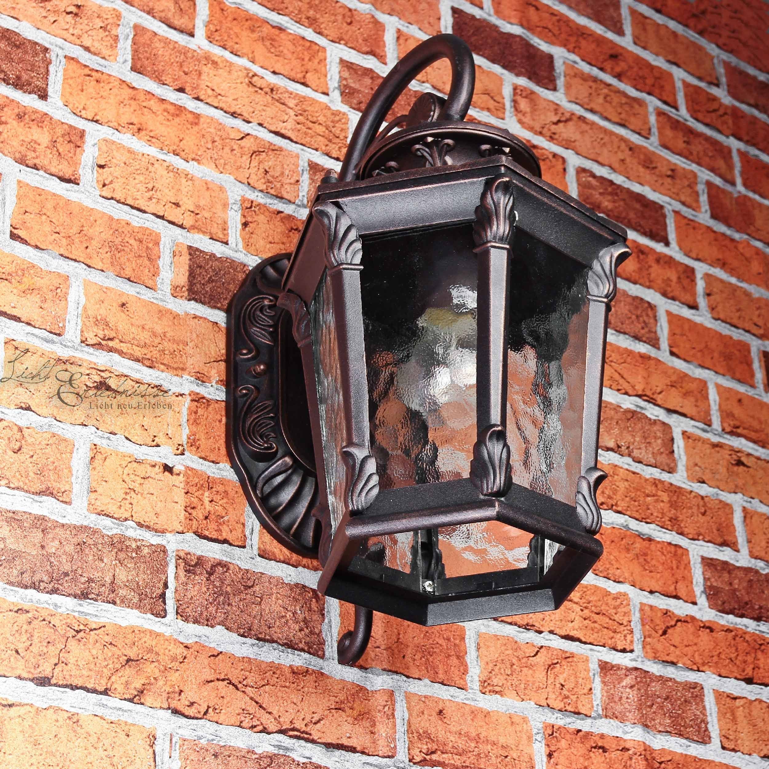 Licht-Erlebnisse Außen-Wandleuchte ohne Antik Leuchtmittel, Glas Ornament Wegbeleuchtung Rustikal Wandlampe Bronze Garten AMUR