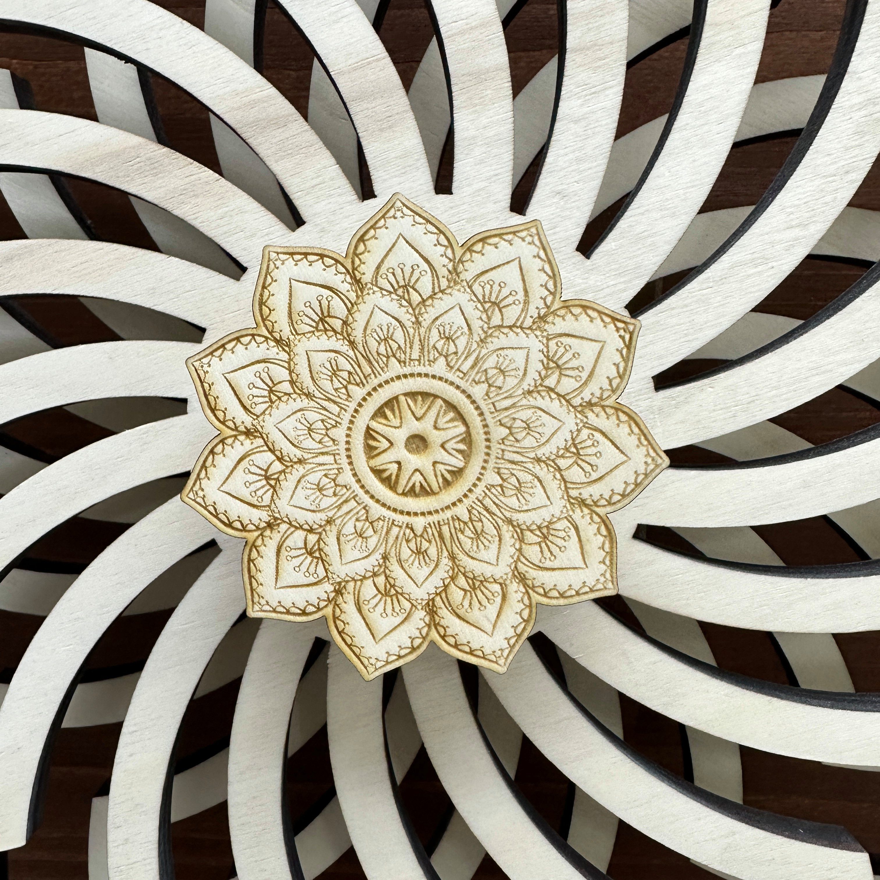 WoodFriends Wandbild Mandala 3D Yoga, 36 cm Illusion Meditation beweglich aus Holz, Wandkunst Esoterik