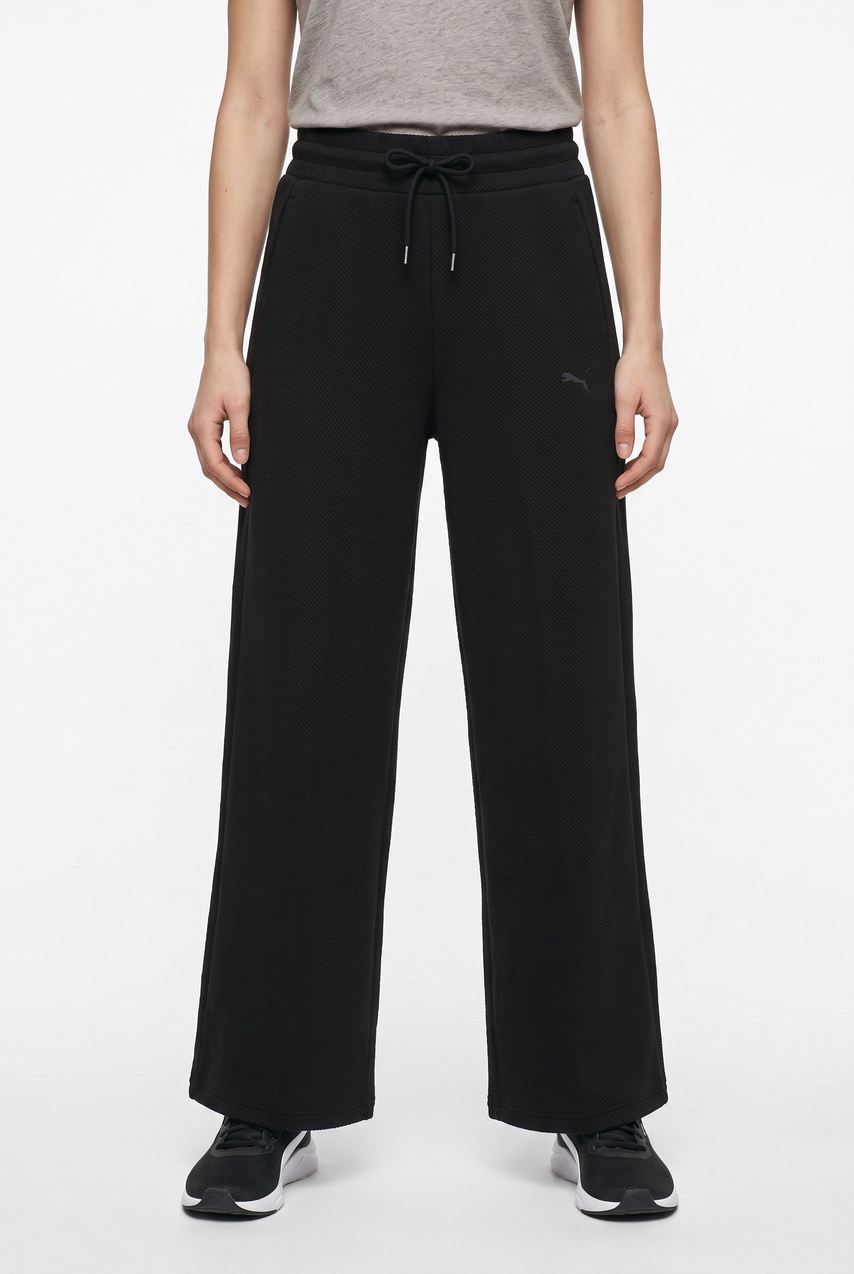PUMA Trainingshose CLASS RELAXED WIDE LEG PANTS mit Eingrifftaschen, normale Länge, aus Webmaterial