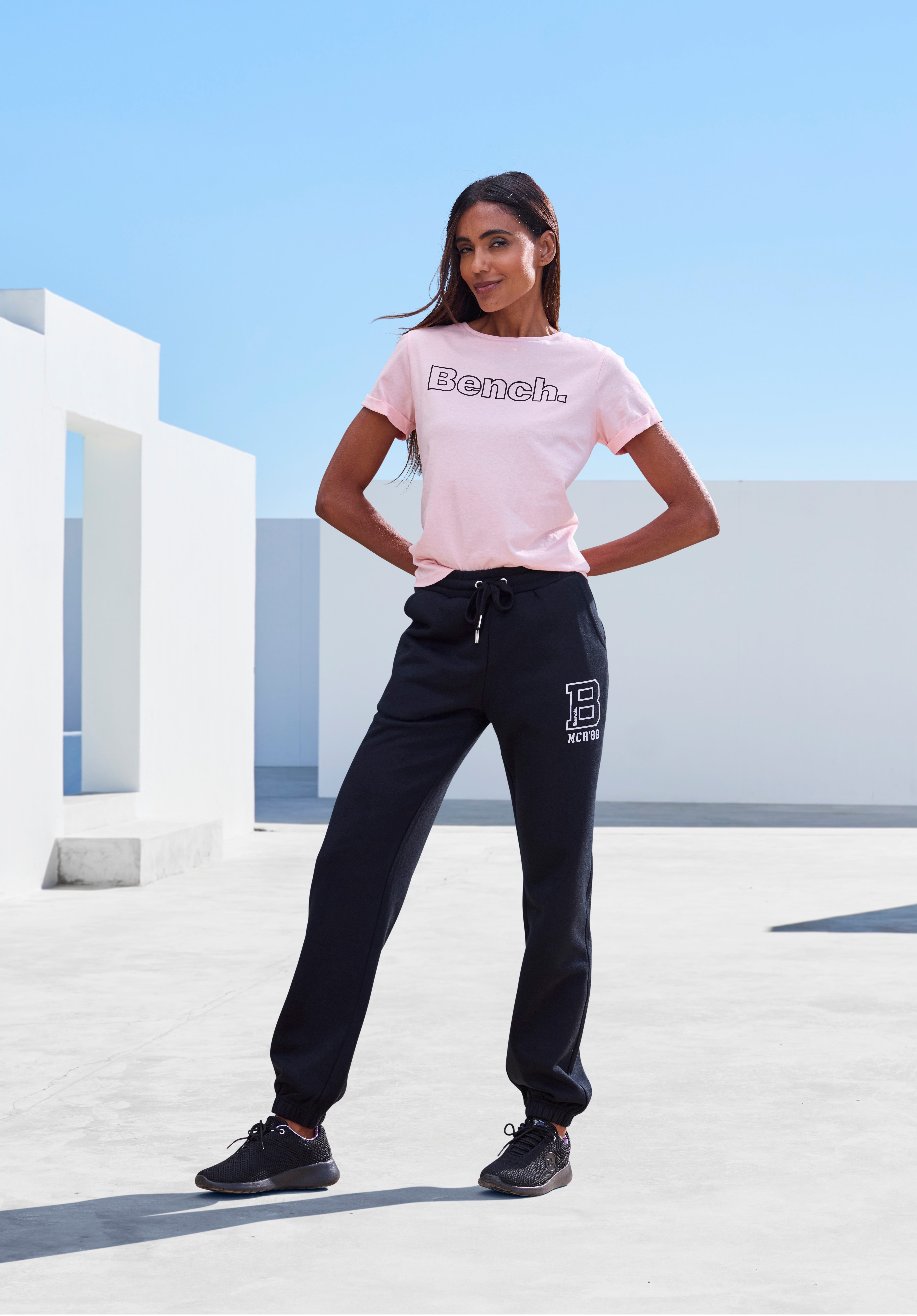 Bench. Loungewear Jogginghose mit seitlichen Taschen und Logoprint, Loungewear